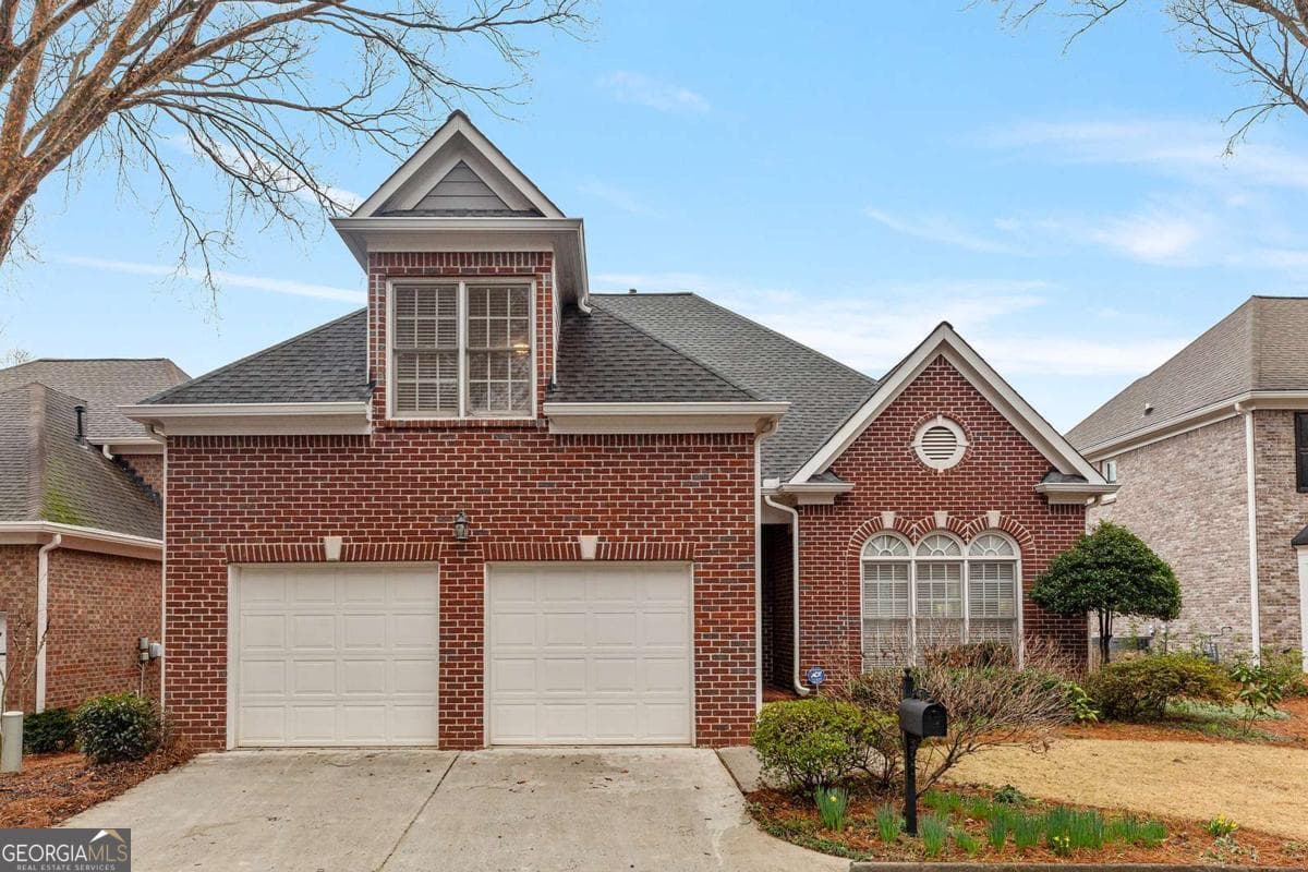 3 bedroom, 2.5 bathroom, 2,294 sq ft single family residence sold at 6275 Glen Oaks Lane, Atlanta, GA 30328