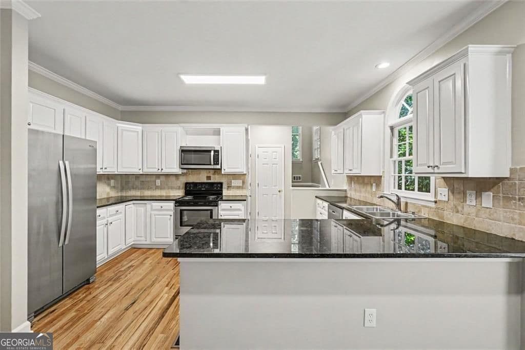 5 bedroom, 3.5 bathroom, 4,857 sq ft single family residence for sale at 3407 Fairway Court, Woodstock, GA 30189 — photo 8