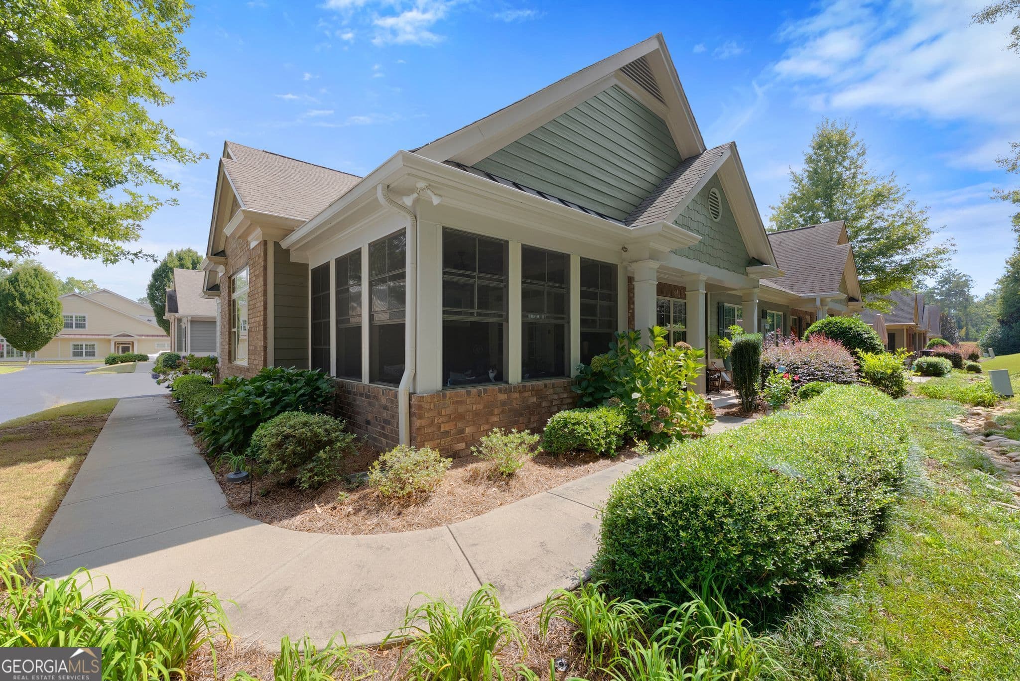 3 bedroom, 3 bathroom, 2,149 sq ft condominium for sale at 4715 Flycatcher Drive, Alpharetta, GA 30004 — photo 4