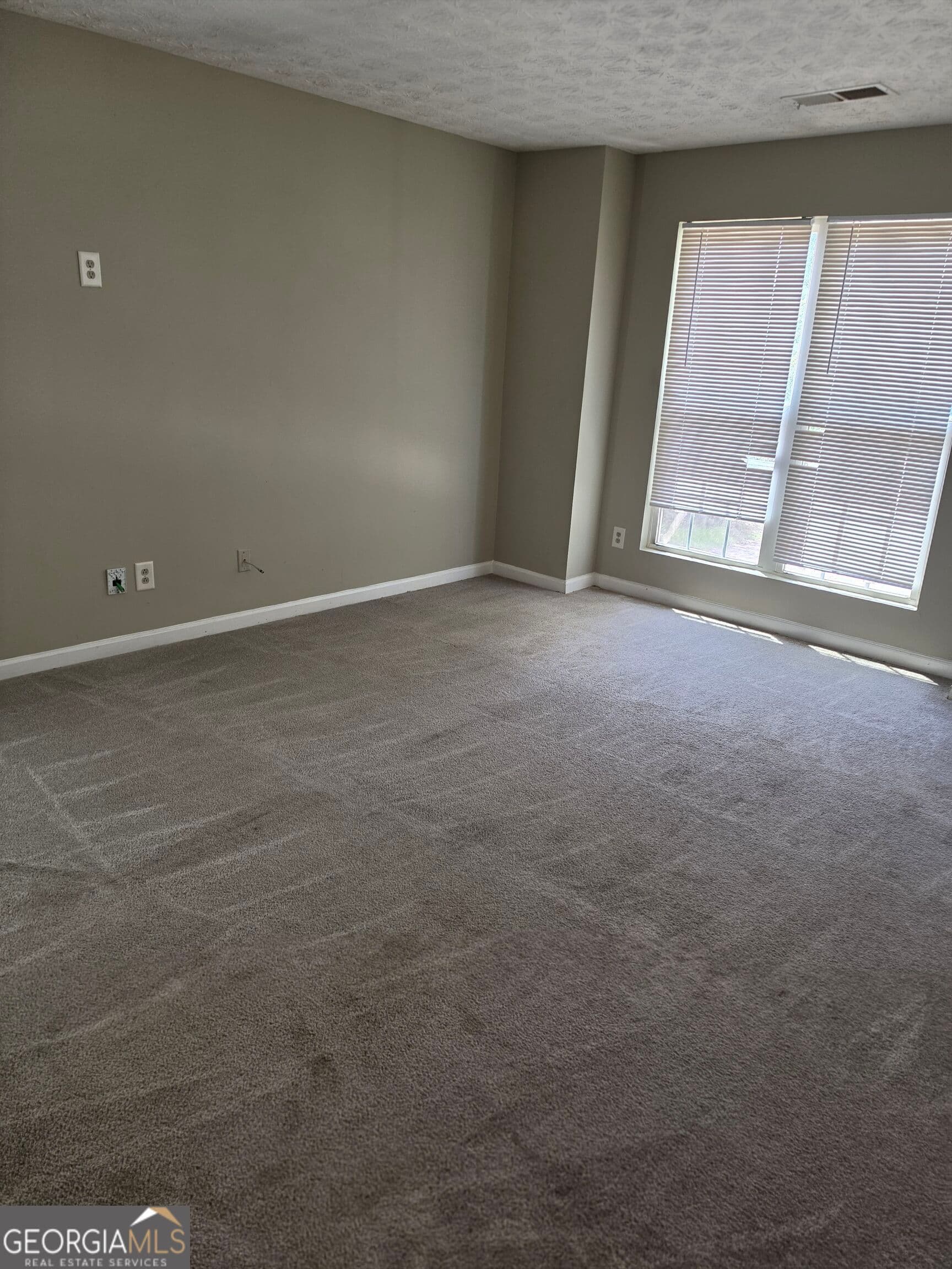 4 bedroom, 3.5 bathroom, 1,236 sq ft townhouse for sale at 11446 Ashefield Lane, Hampton, GA 30228 — photo 8