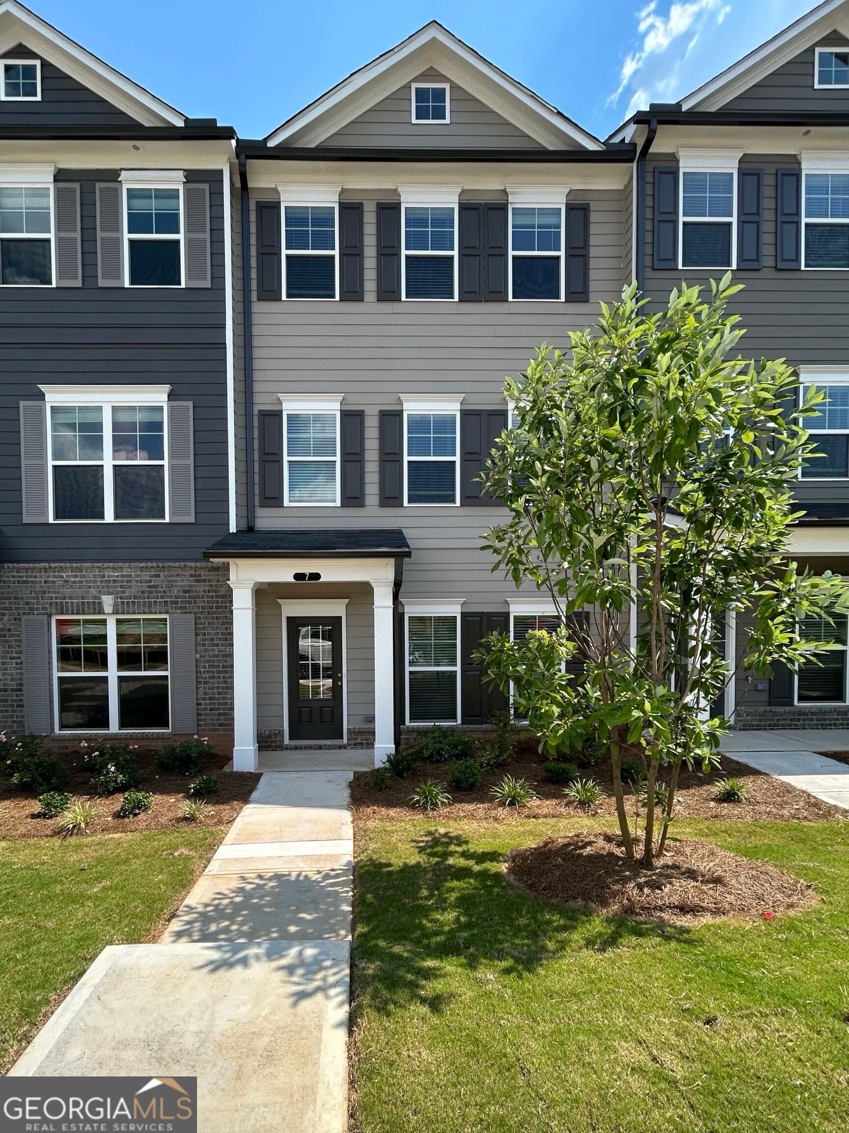 3 bedroom, 3.5 bathroom, 2,000 sq ft townhouse for rent at 7 Mercury Lane, Newnan, GA 30265 for $2,450 a month — photo 1 of 20