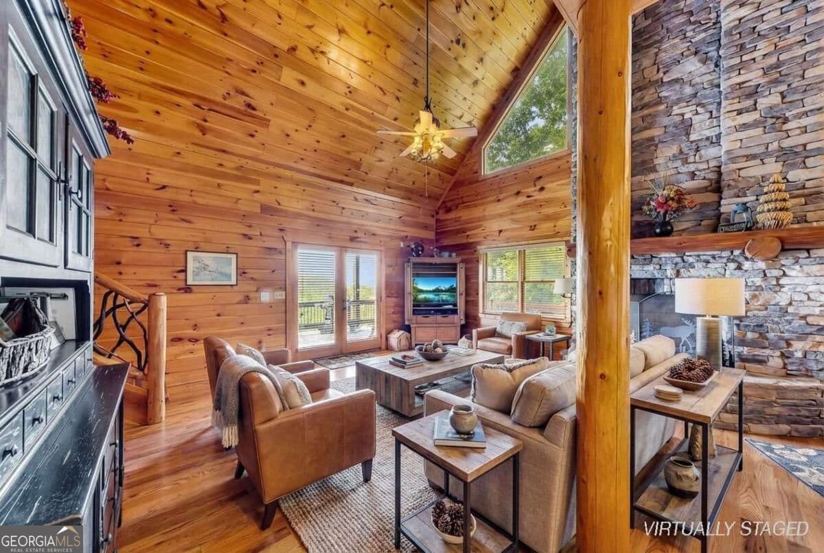 4 bedroom, 3.5 bathroom, 3,000 sq ft cabin,single family residence for sale at 499 Raven Ridge Circle, Mineral Bluff, GA 30559 — photo 7