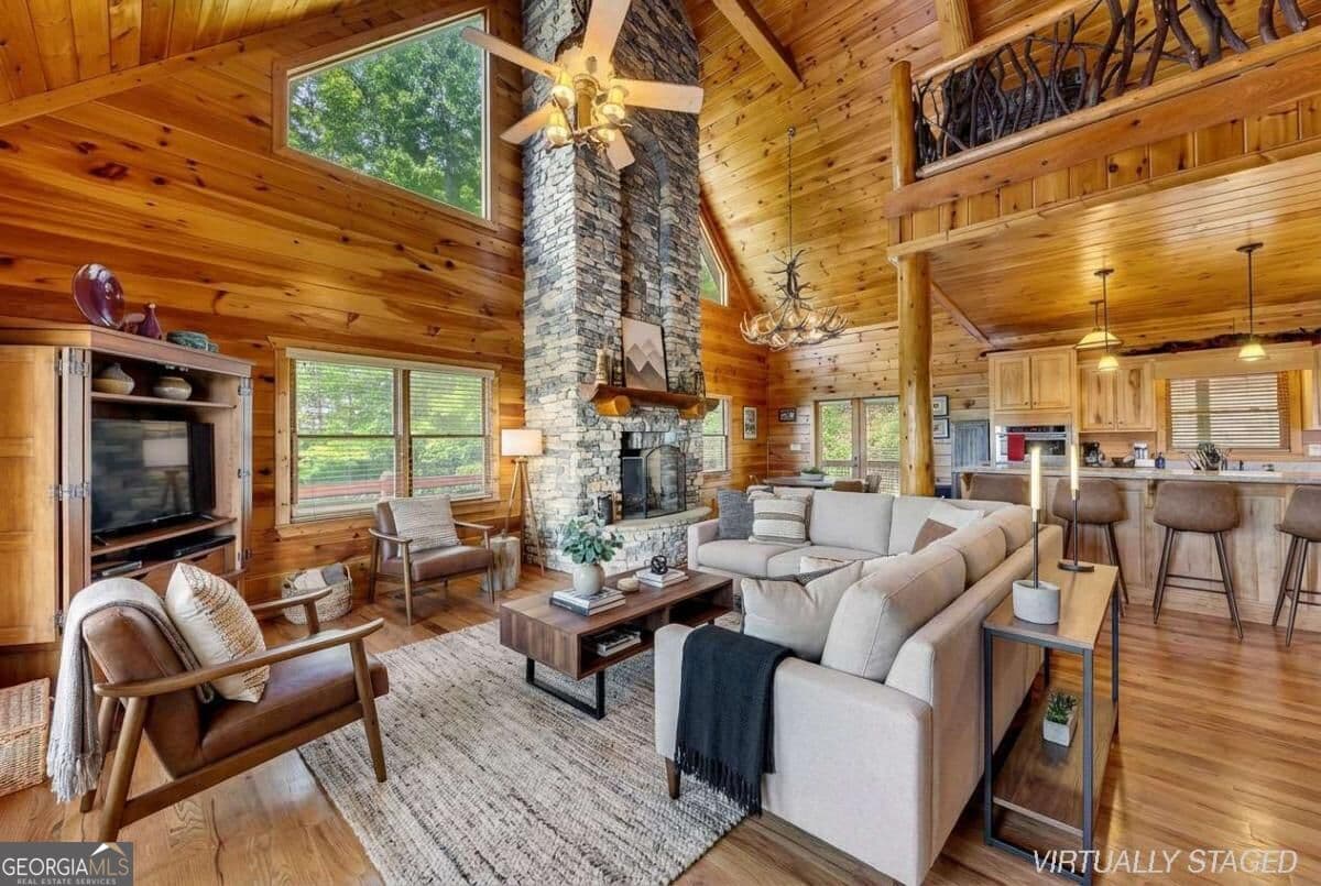 4 bedroom, 3.5 bathroom, 3,000 sq ft cabin,single family residence for sale at 499 Raven Ridge Circle, Mineral Bluff, GA 30559 — photo 3