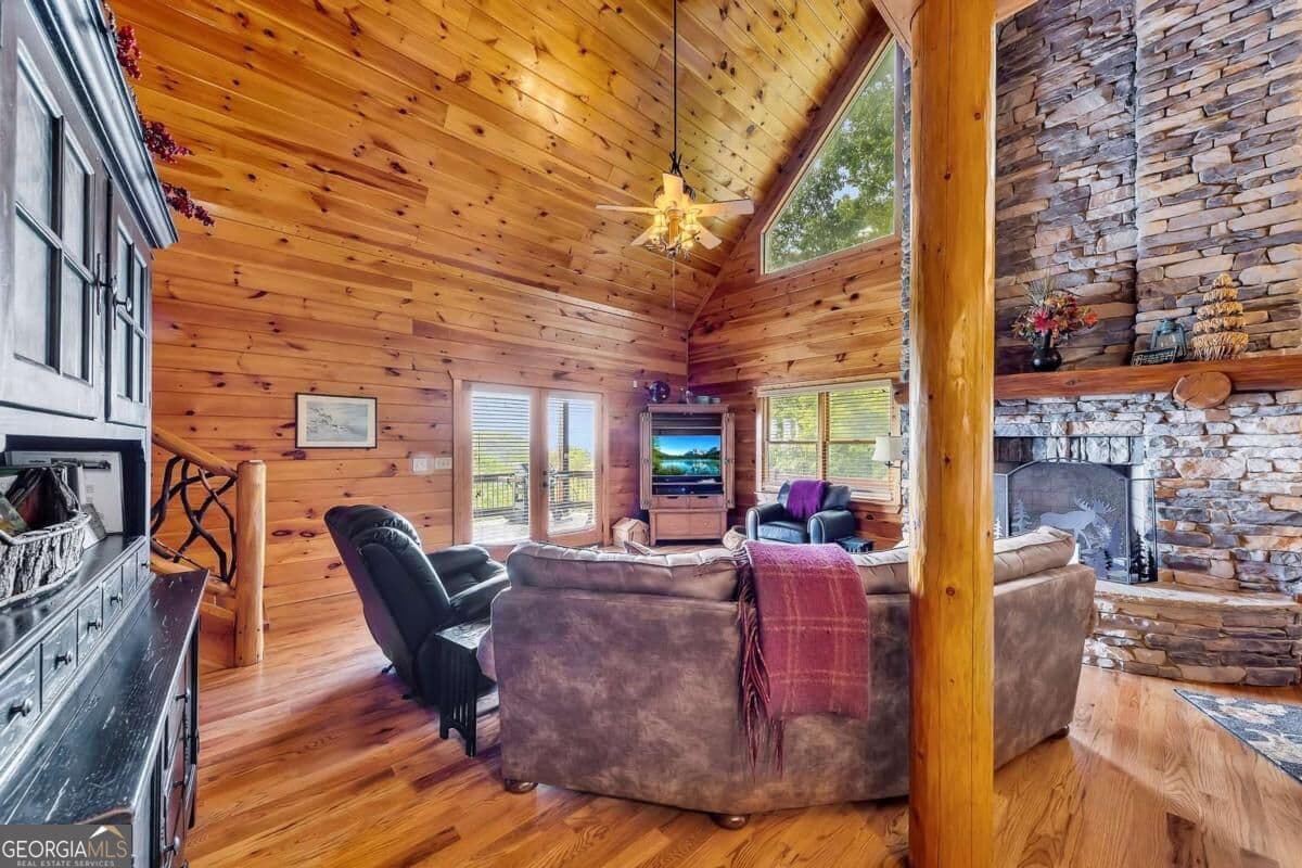 4 bedroom, 3.5 bathroom, 3,000 sq ft cabin,single family residence for sale at 499 Raven Ridge Circle, Mineral Bluff, GA 30559 — photo 8