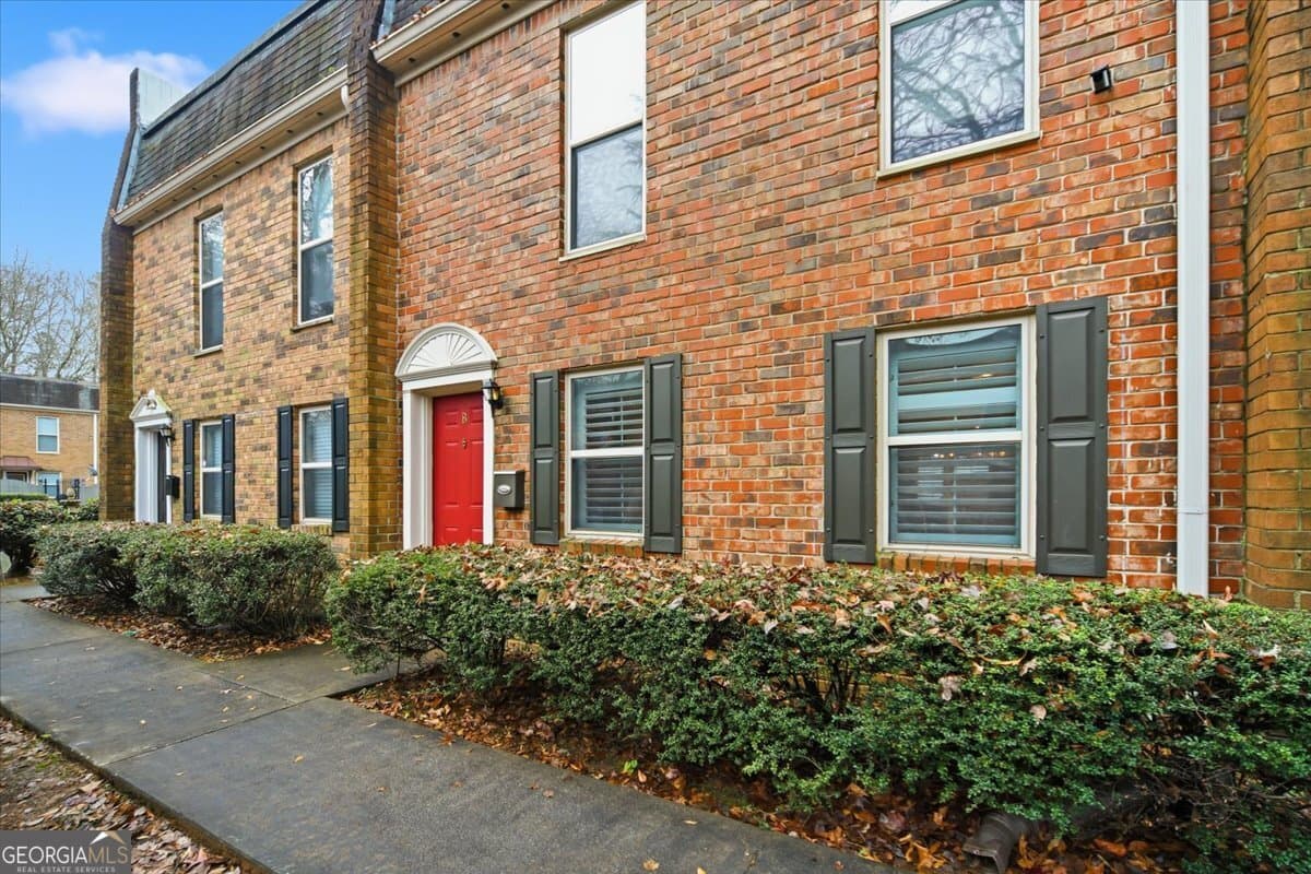 3 bedroom, 2.5 bathroom, 1,600 sq ft condominium for sale at 115 WINDING RIVER Drive UNIT B, Atlanta, GA 30350 — photo 4