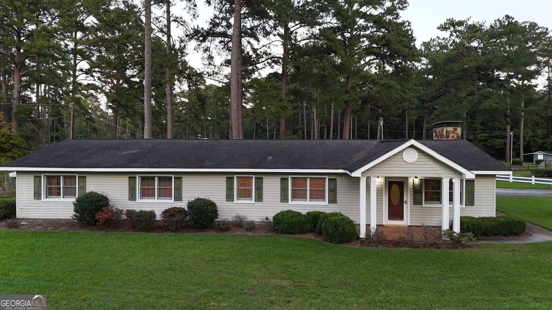 3 bedroom, 2 bathroom, 2,502 sq ft single family residence for sale at 329 Perry Dairy Road, Dublin, GA 31021