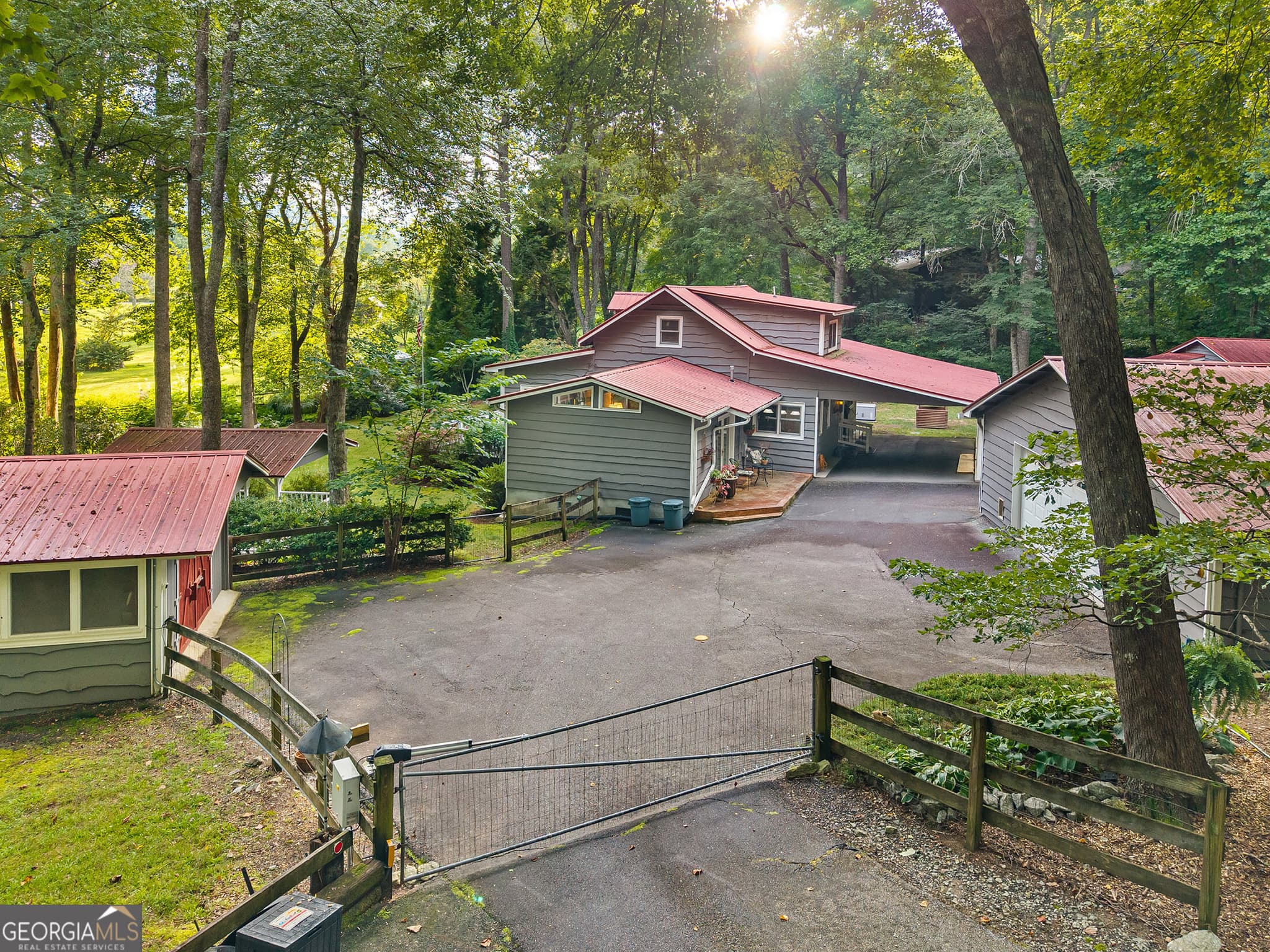 3 bedroom, 3 bathroom, 2,078 sq ft single family residence under contract at 5432 Wolffork Road, Rabun Gap, GA 30568 — photo 3