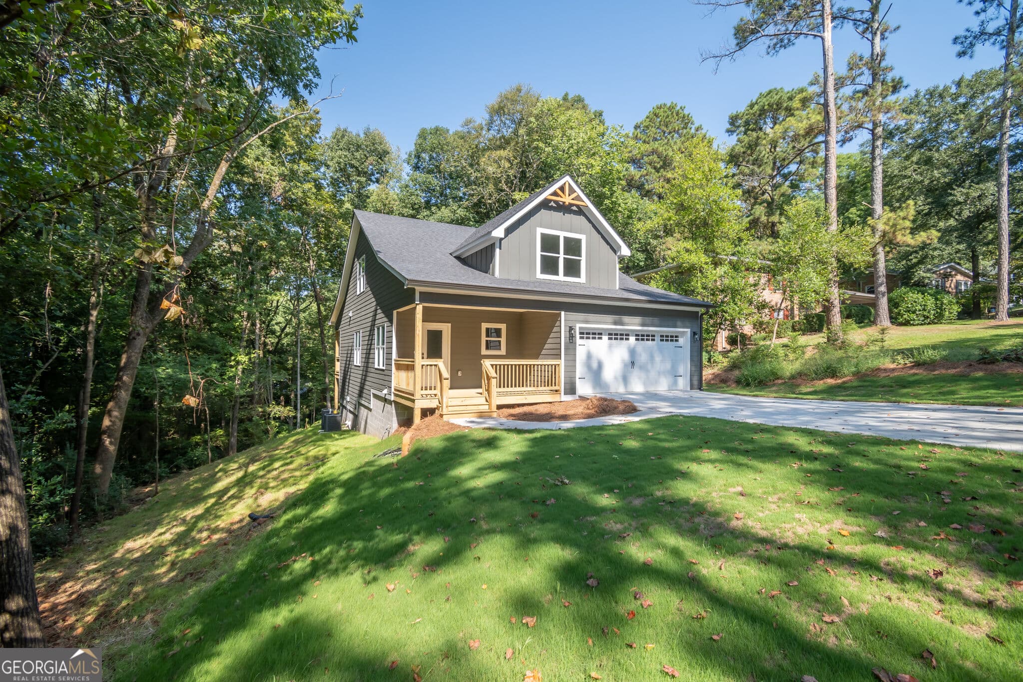 3 bedroom, 3.5 bathroom, 2,100 sq ft single family residence for sale at 380 University Circle, Athens, GA 30605 — photo 2