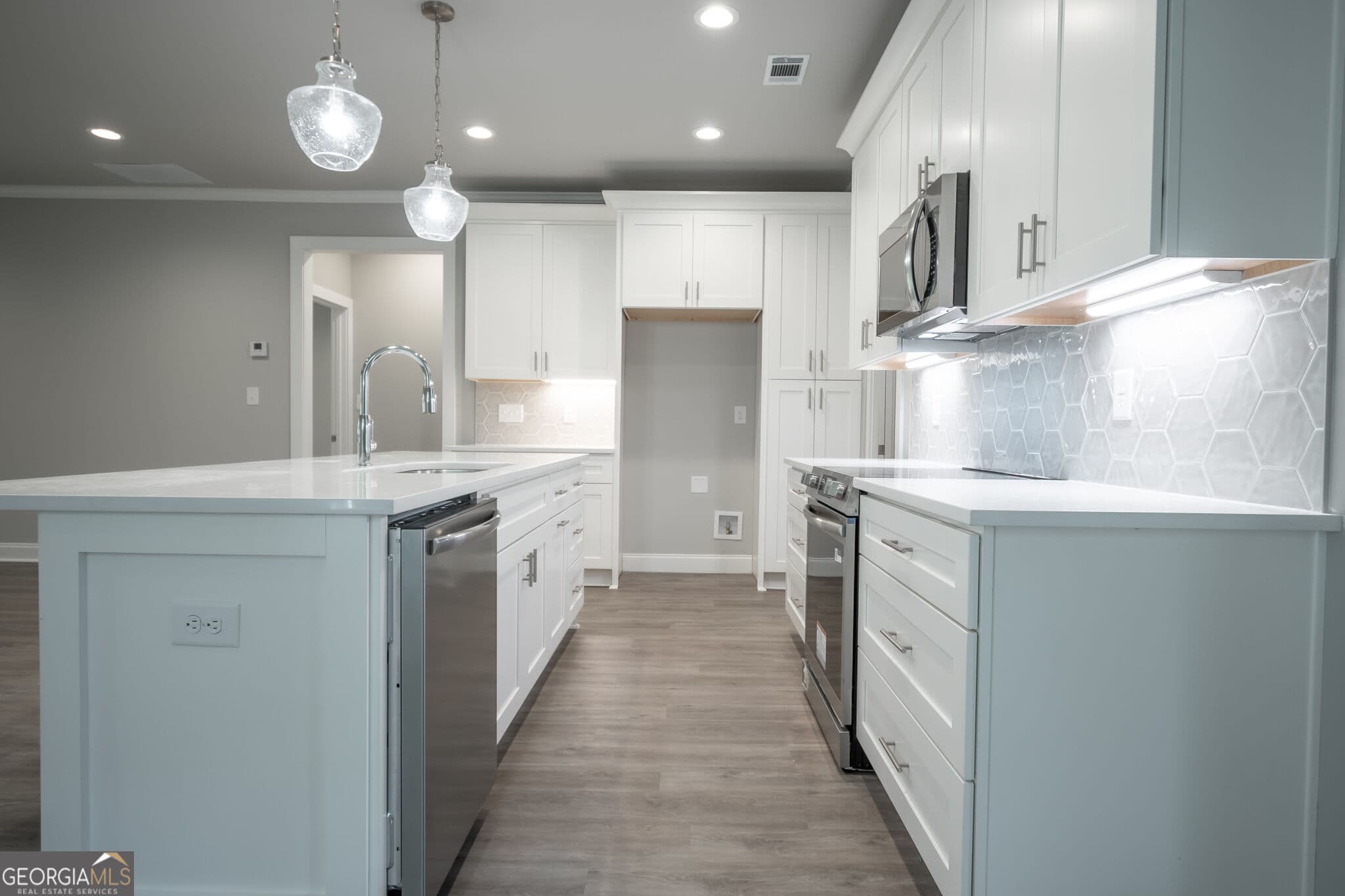 3 bedroom, 3.5 bathroom, 2,100 sq ft single family residence for sale at 380 University Circle, Athens, GA 30605 — photo 9