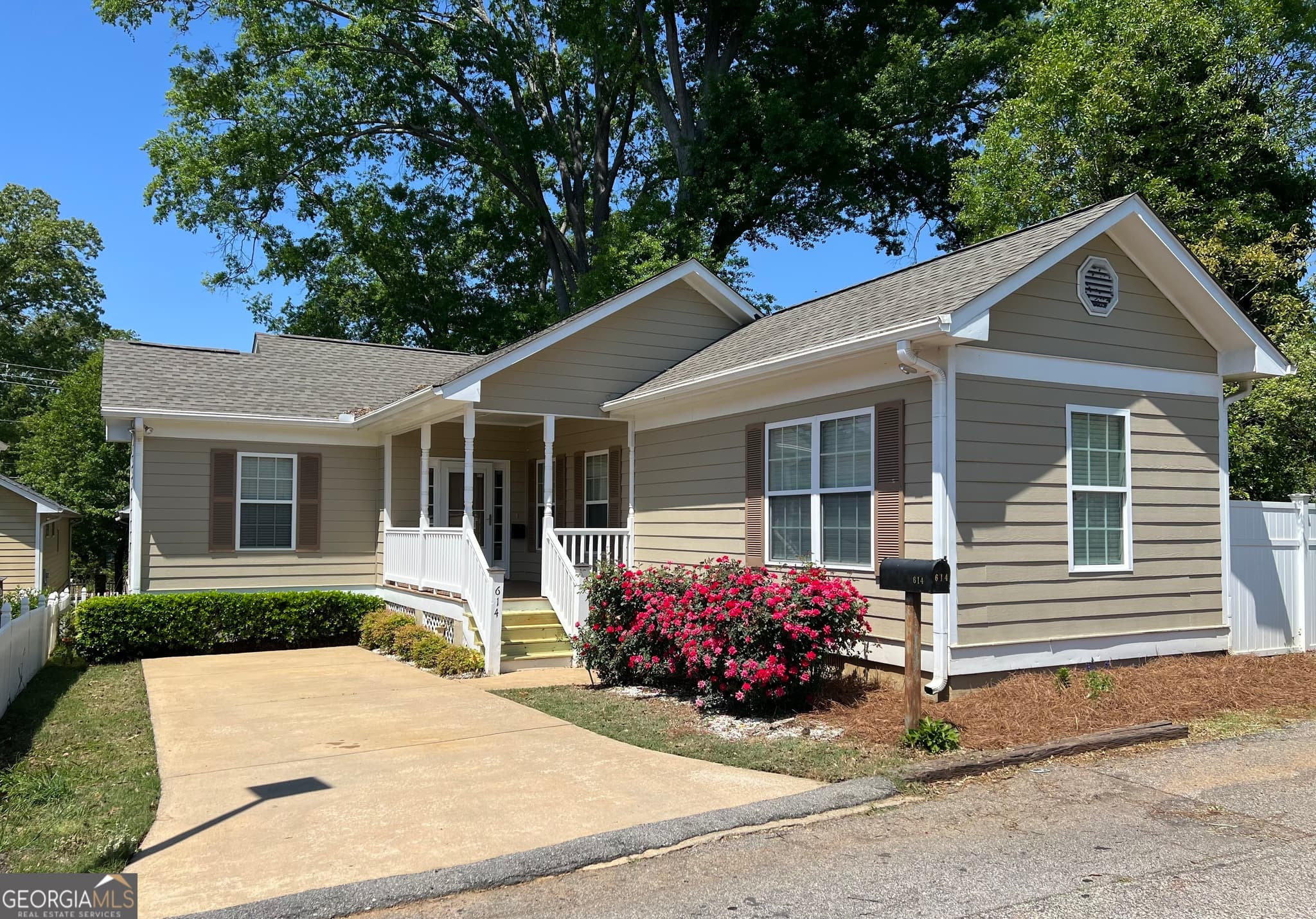 2 bedroom, 2 bathroom, 996 sq ft single family residence sold at 614 Cottage Lane, Lagrange, GA 30240