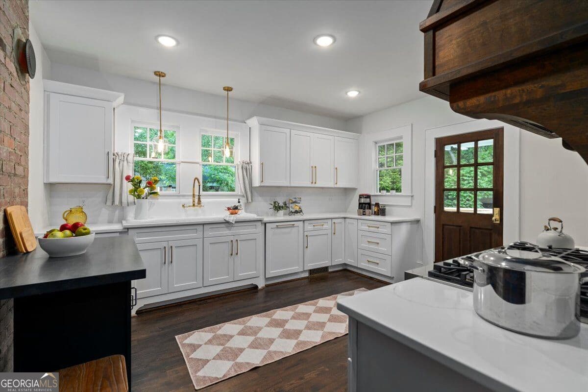 5 bedroom, 4 bathroom, 3,550 sq ft single family residence for sale at 6104 Floyd Street, Covington, GA 30014 — photo 5