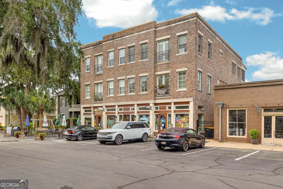 2 bedroom, 2 bathroom, 1,777 sq ft condominium for sale at 107 Broad Street C, Darien, GA 31305 — photo 2