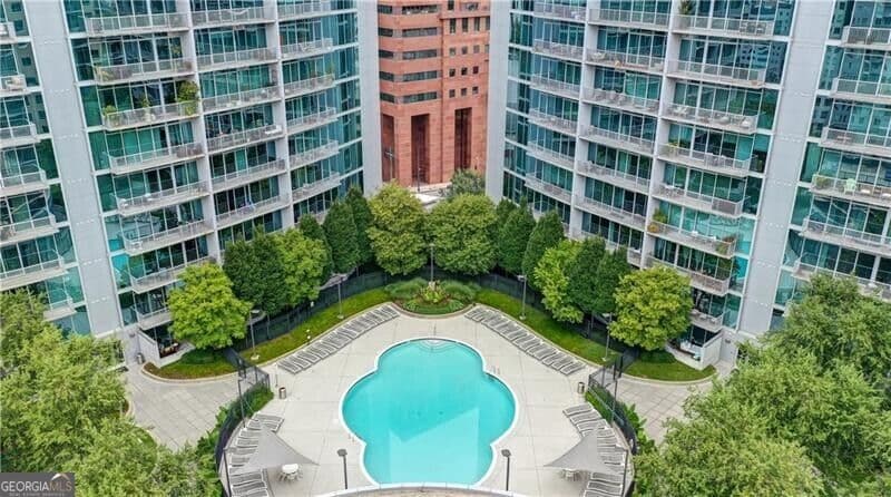 2 bedroom, 2 bathroom, 1,260 sq ft condominium for sale at 950 W Peachtree Street 903, Atlanta, GA 30309 — photo 1 of 35