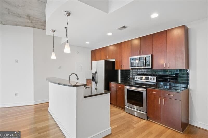 2 bedroom, 2 bathroom, 1,260 sq ft condominium for sale at 950 W Peachtree Street 903, Atlanta, GA 30309 — photo 4