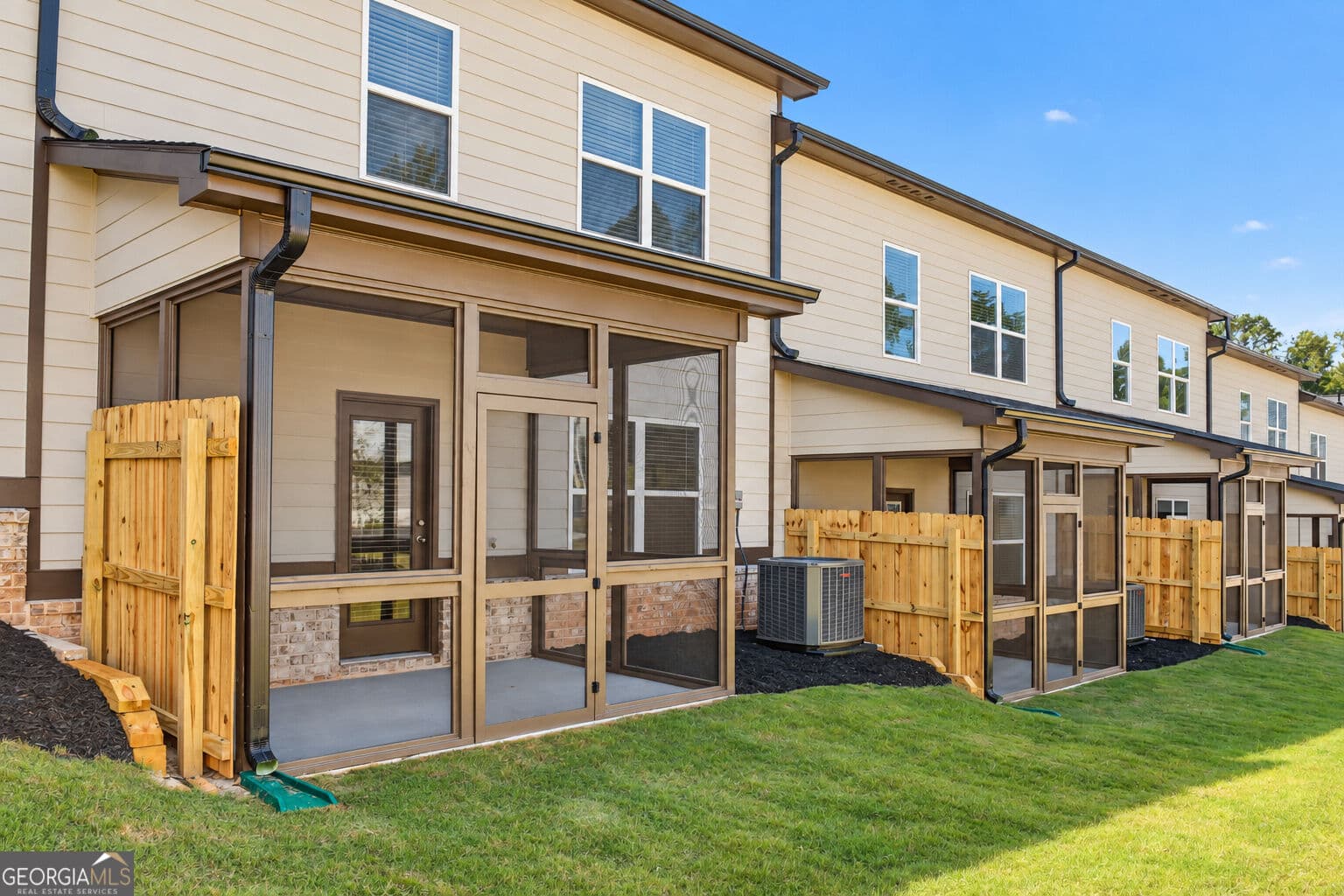 4 bedroom, 2.5 bathroom, 1,909 sq ft townhouse for sale at 4349 Fern River Bend 31, Norcross, GA 30093 — photo 2