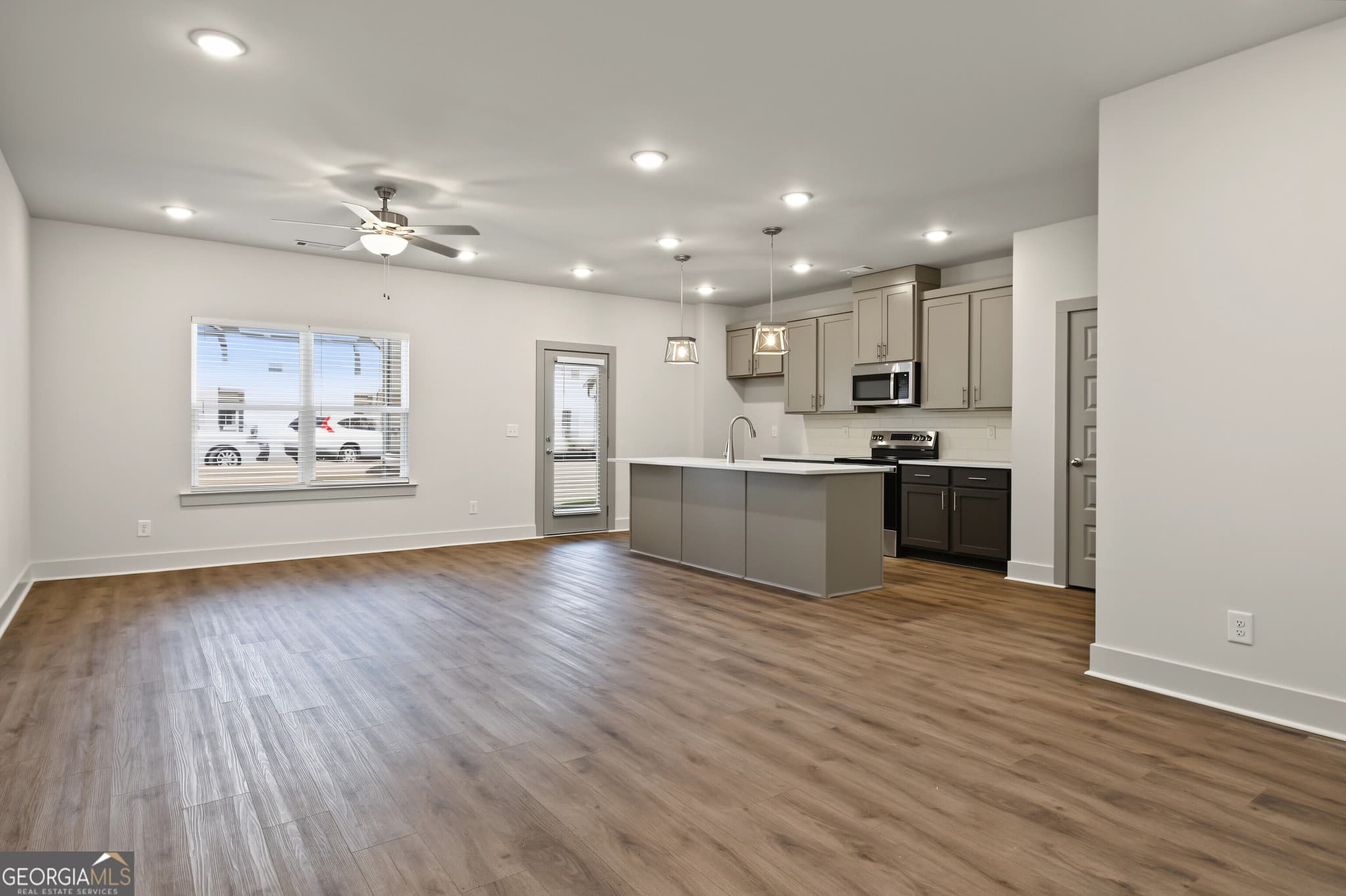 4 bedroom, 2.5 bathroom, 1,909 sq ft townhouse for sale at 4349 Fern River Bend 31, Norcross, GA 30093 — photo 6