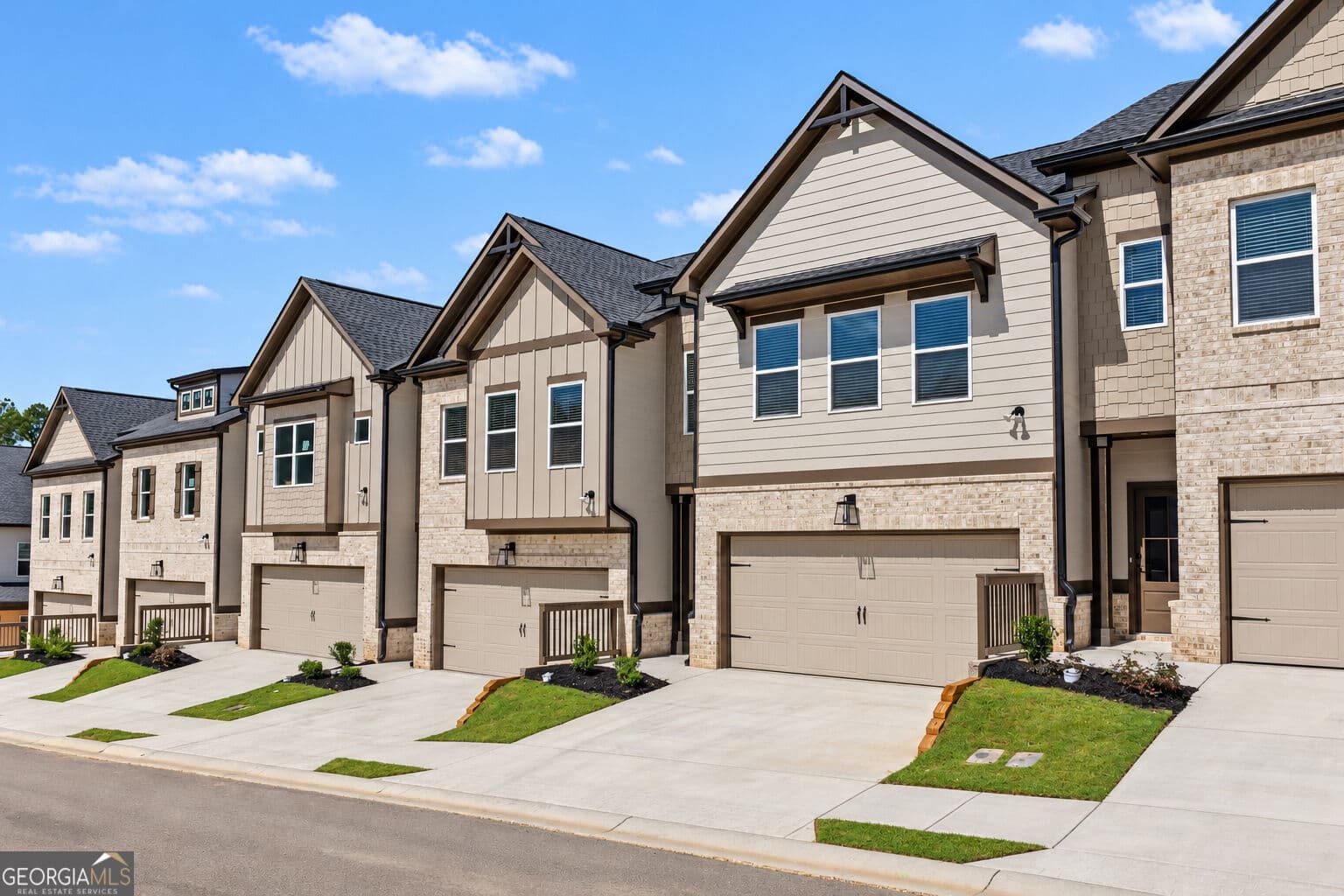 4 bedroom, 2.5 bathroom, 1,909 sq ft townhouse for sale at 4349 Fern River Bend 31, Norcross, GA 30093 — photo 1 of 18