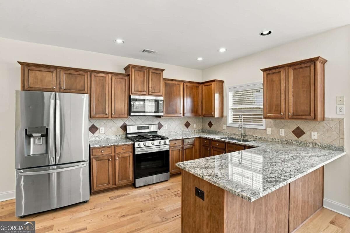 4 bedroom, 3 bathroom, 2,930 sq ft single family residence for sale at 9065 Blue Willow Court, Gainesville, GA 30506 — photo 3