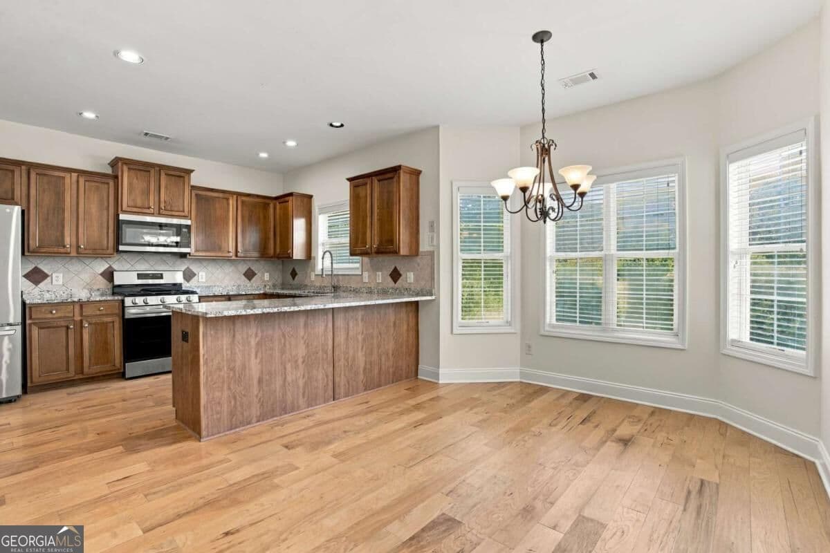 4 bedroom, 3 bathroom, 2,930 sq ft single family residence for sale at 9065 Blue Willow Court, Gainesville, GA 30506 — photo 10