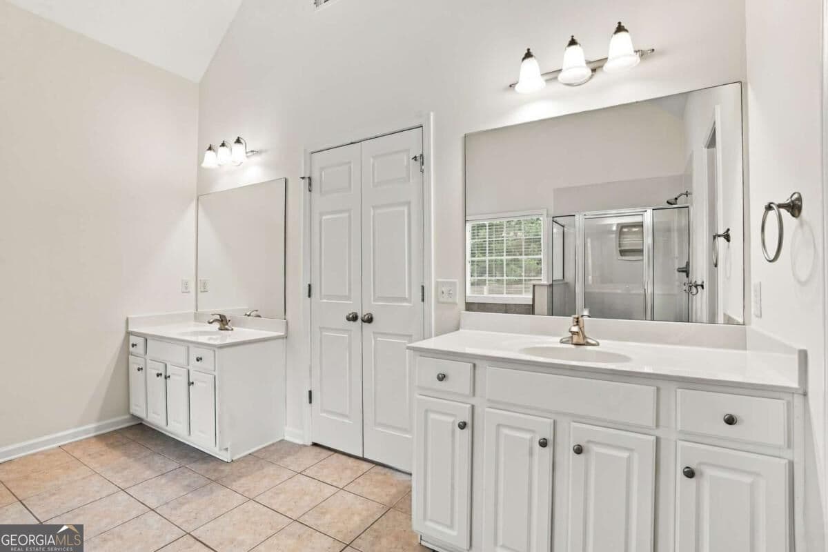 4 bedroom, 3 bathroom, 2,930 sq ft single family residence for sale at 9065 Blue Willow Court, Gainesville, GA 30506 — photo 4