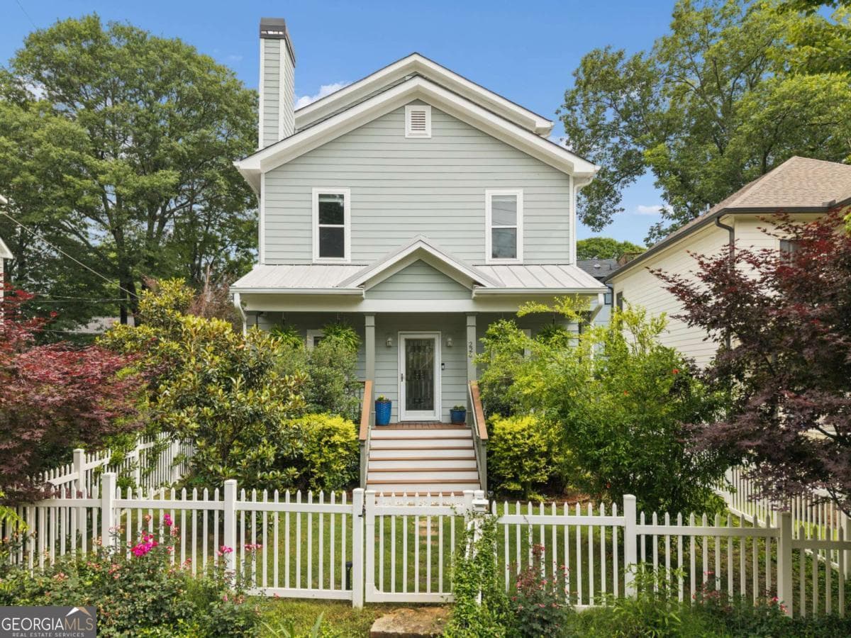 3 bedroom, 3.5 bathroom, 2,655 sq ft single family residence sold at 226 Farrington Avenue, Atlanta, GA 30315