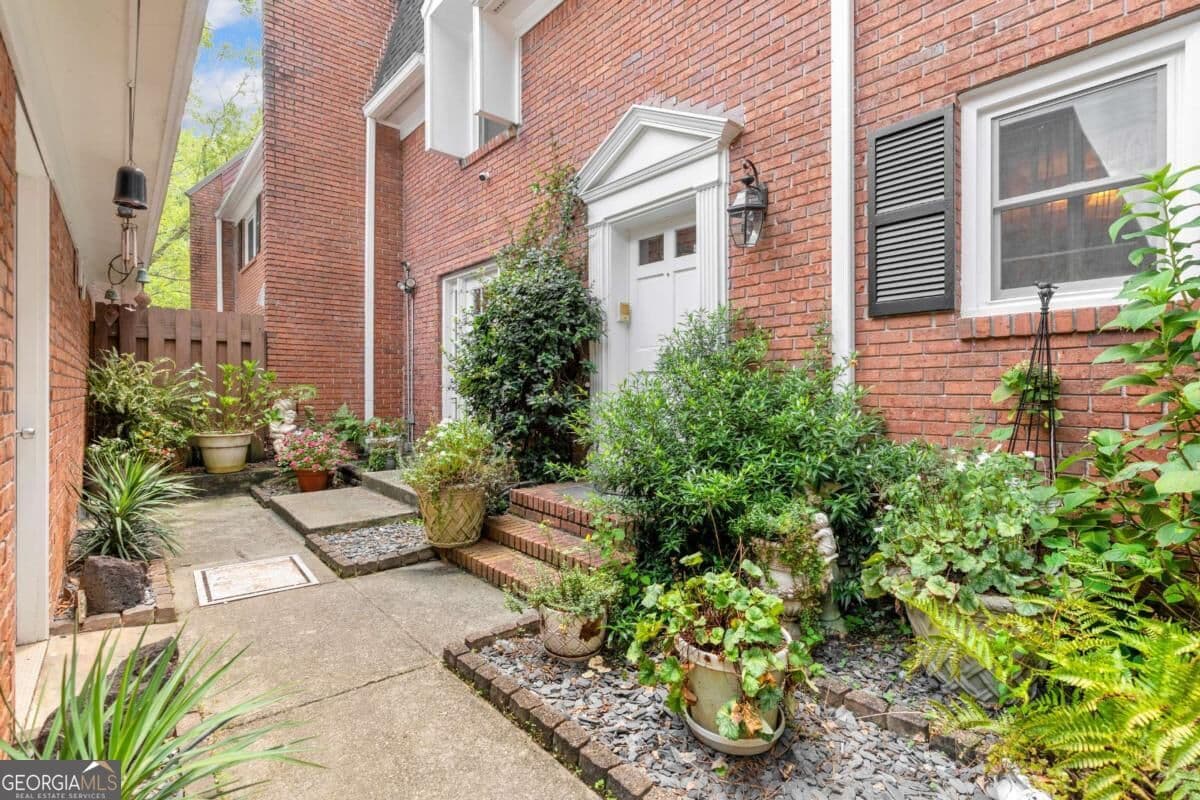 3 bedroom, 3.5 bathroom, 2,772 sq ft condominium for sale at 1417 Ashford Place, Brookhaven, GA 30319