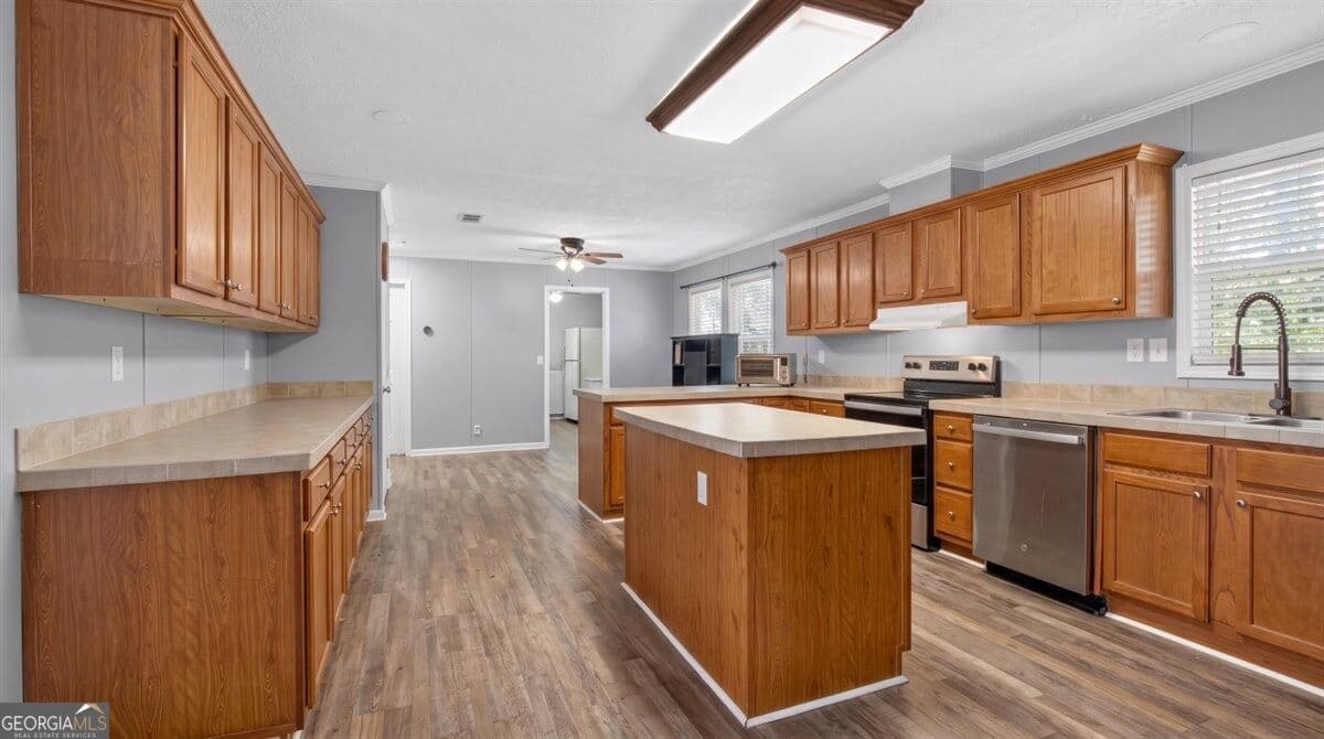 3 bedroom, 2 bathroom, 2,016 sq ft manufactured home,single family residence for sale at 403 Gravely Road, Calhoun, GA 30701 — photo 9