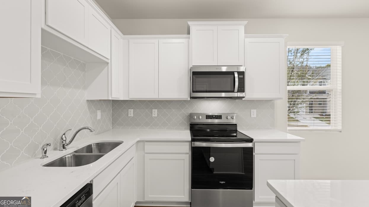 3 bedroom, 2.5 bathroom townhouse for sale at 2233 Windward Road, Stone Mountain, GA 30088 — photo 8