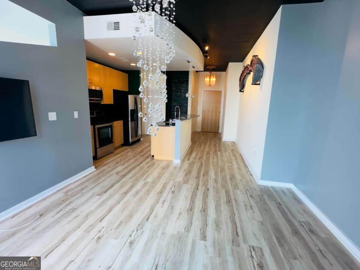 1 bedroom, 1 bathroom, 763 sq ft condominium for sale at 400 W Peachtree Street 2709, Atlanta, GA 30308 — photo 6