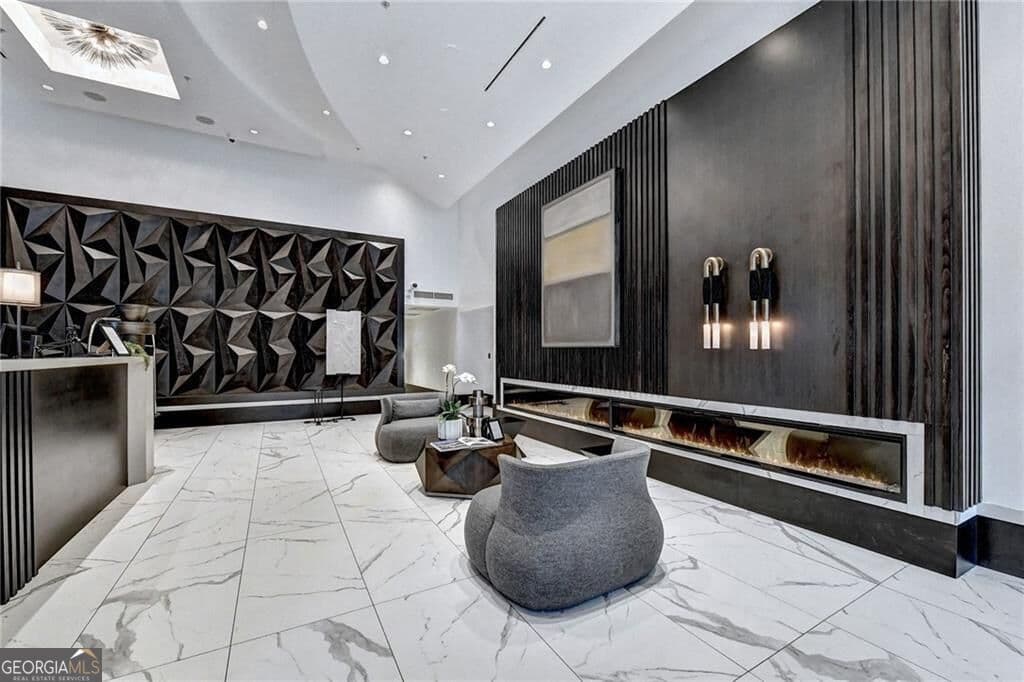 1 bedroom, 1 bathroom, 763 sq ft condominium for sale at 400 W Peachtree Street 2709, Atlanta, GA 30308 — photo 3