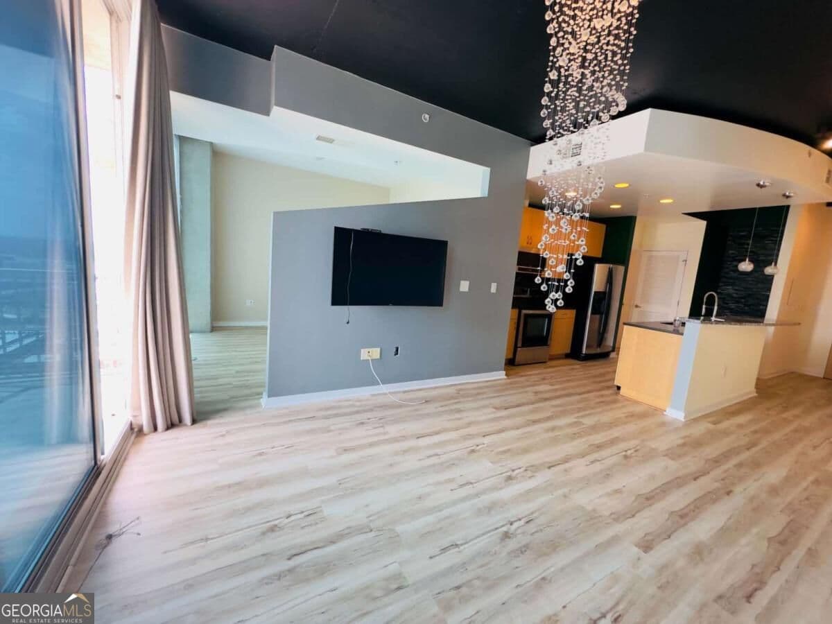 1 bedroom, 1 bathroom, 763 sq ft condominium for sale at 400 W Peachtree Street 2709, Atlanta, GA 30308 — photo 9