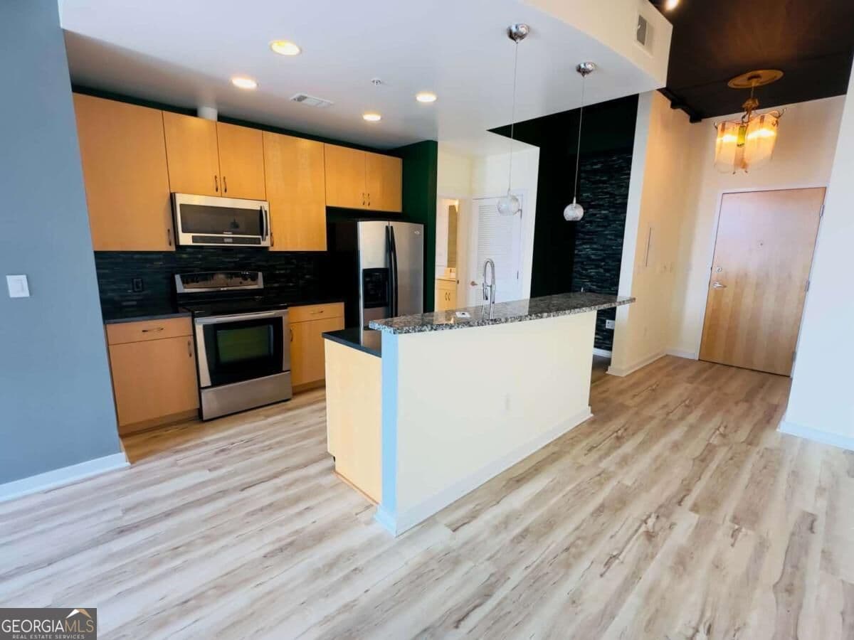 1 bedroom, 1 bathroom, 763 sq ft condominium for sale at 400 W Peachtree Street 2709, Atlanta, GA 30308 — photo 10