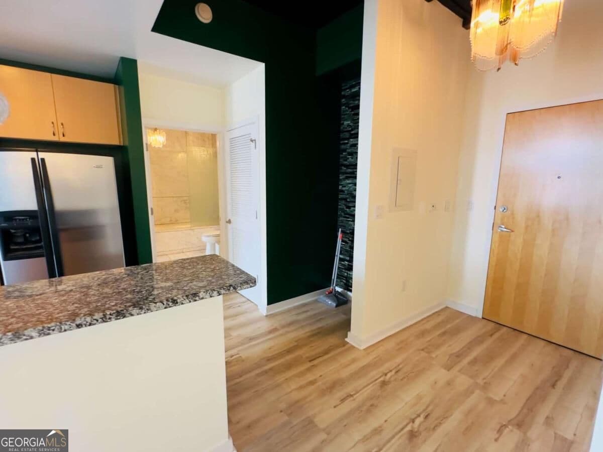 1 bedroom, 1 bathroom, 763 sq ft condominium for sale at 400 W Peachtree Street 2709, Atlanta, GA 30308 — photo 8