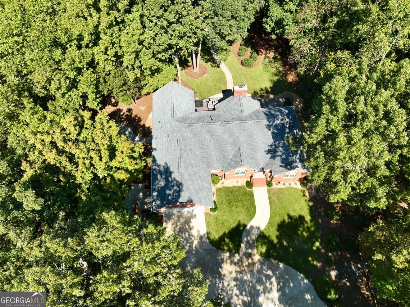 4 bedroom, 3 bathroom, 4,500 sq ft single family residence under contract at 415 Long Shoals Drive, Eatonton, GA 31024 — photo 3