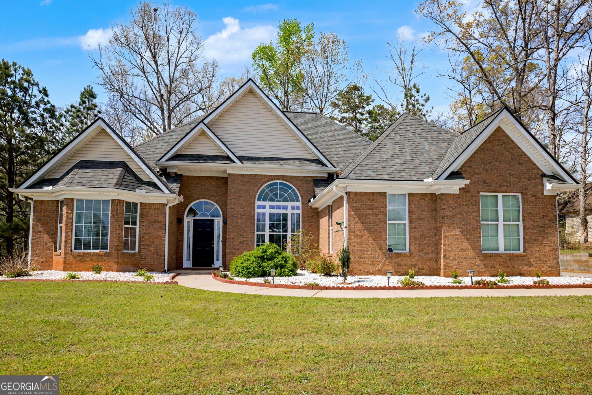 3 bedroom, 2.5 bathroom, 2,354 sq ft single family residence for sale at 170 Alexander Drive, Mcdonough, GA 30252 — photo 2