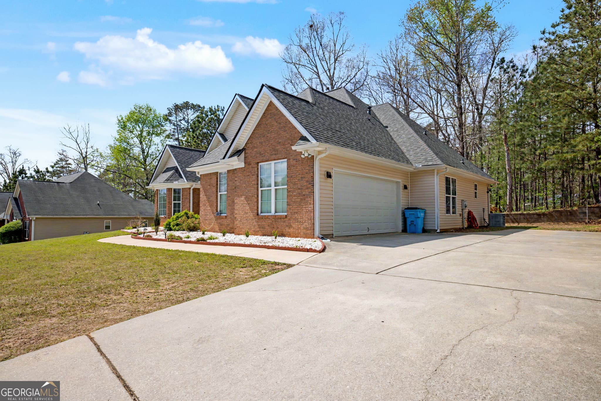 3 bedroom, 2.5 bathroom, 2,354 sq ft single family residence for sale at 170 Alexander Drive, Mcdonough, GA 30252 — photo 3