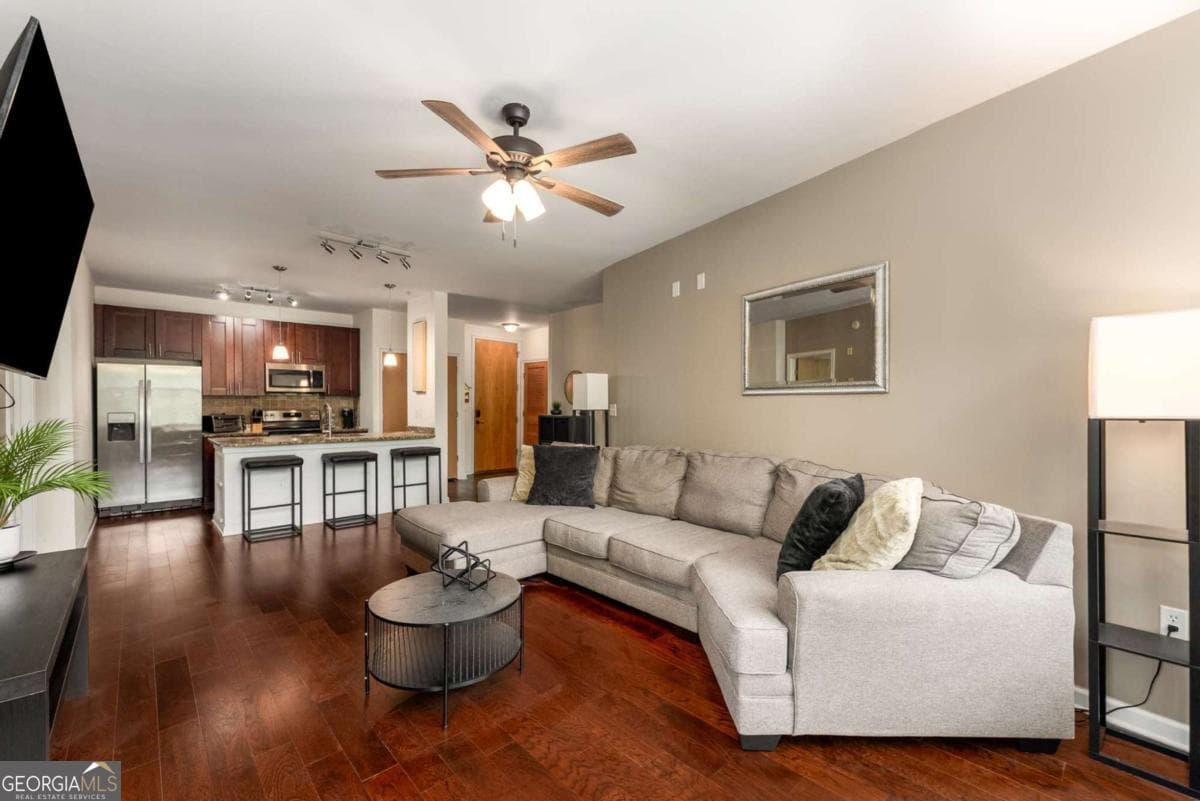 2 bedroom, 2 bathroom, 1,019 sq ft condominium sold at 898 Oak Street 1301, Atlanta, GA 30310