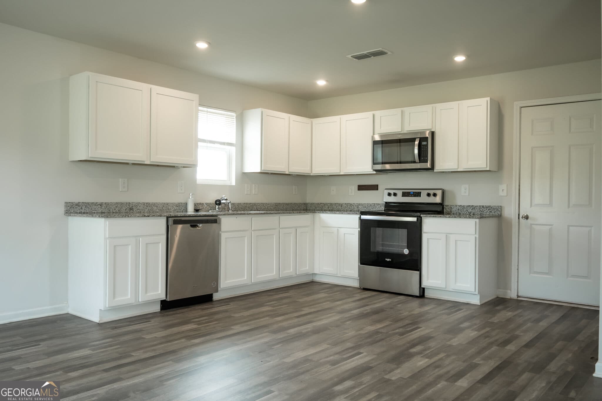 4 bedroom, 2.5 bathroom, 2,341 sq ft single family residence for rent at 624 Canal Street, Jefferson, GA 30549 for $1,900 a month — photo 9
