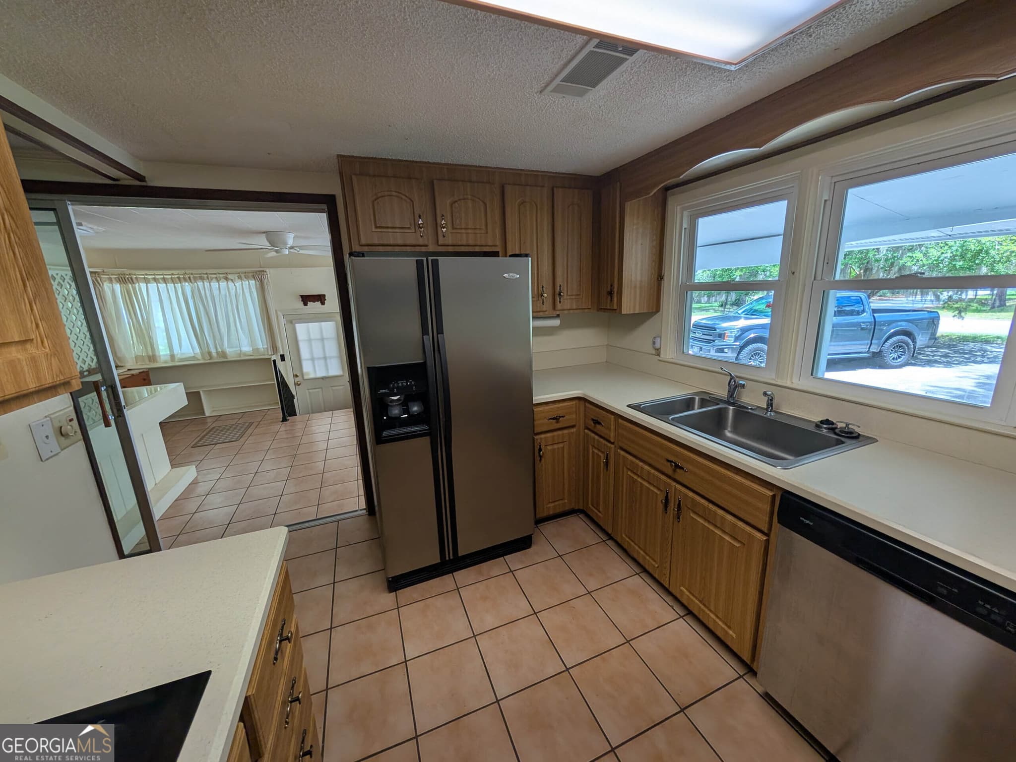 3 bedroom, 3 bathroom, 2,188 sq ft single family residence under contract at 642 Island Drive, Midway, GA 31320 — photo 7