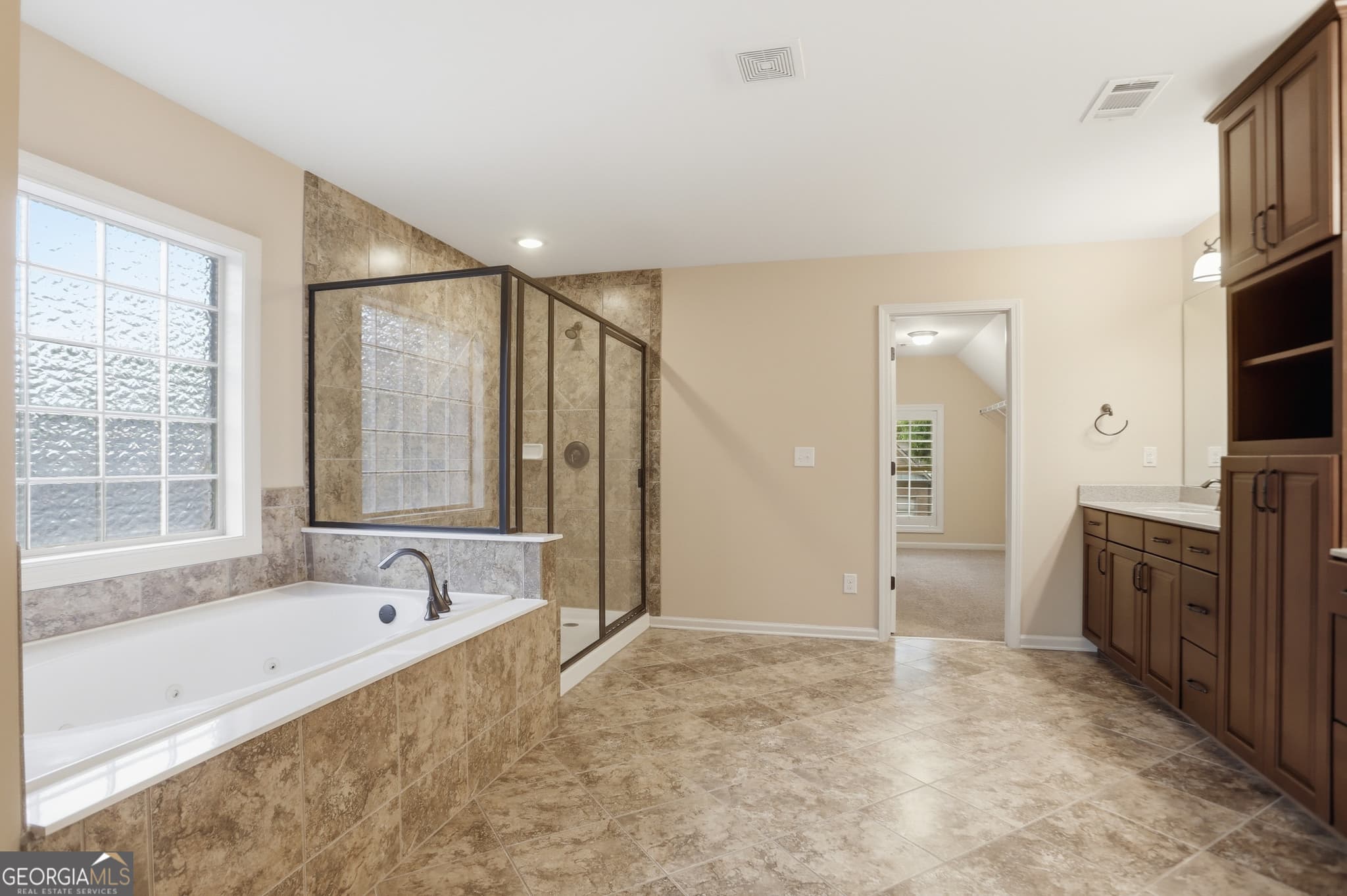 5 bedroom, 5.5 bathroom, 5,584 sq ft single family residence for sale at 115 Cochran Farms Drive, Roswell, GA 30075 — photo 6