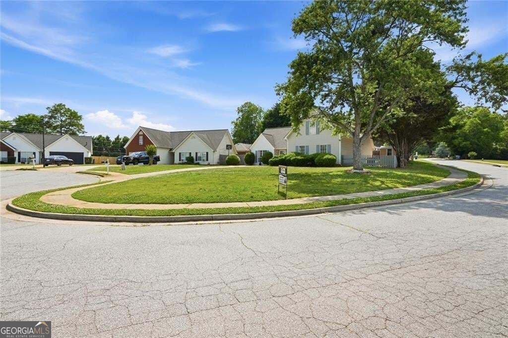 3 bedroom, 2 bathroom, 1,550 sq ft single family residence for sale at 35 Shenandoah Drive, Winder, GA 30680 — photo 2
