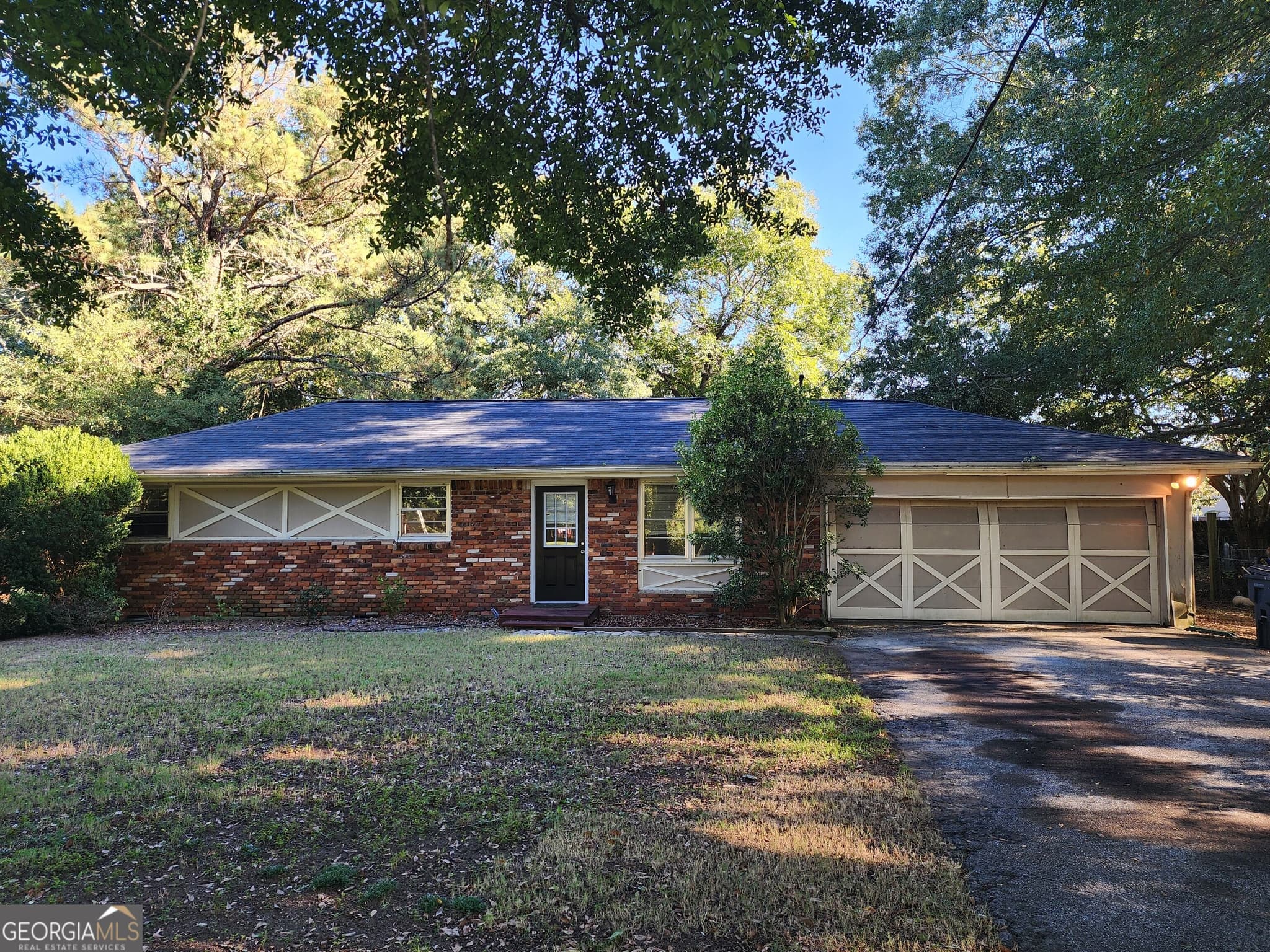 3 bedroom, 1.5 bathroom, 1,536 sq ft single family residence for sale at 337 Bruce Street, Loganville, GA 30052 — photo 1 of 5