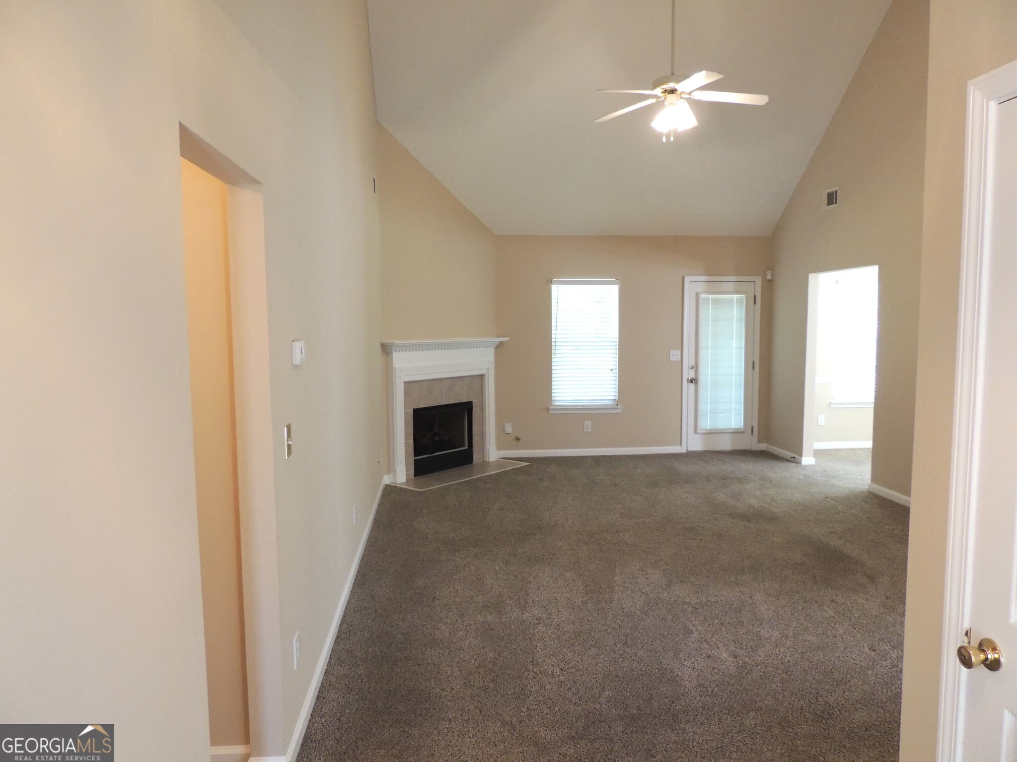 4 bedroom, 2 bathroom, 1,682 sq ft single family residence for sale at 3520 Imperial Hill Drive, Snellville, GA 30039 — photo 2