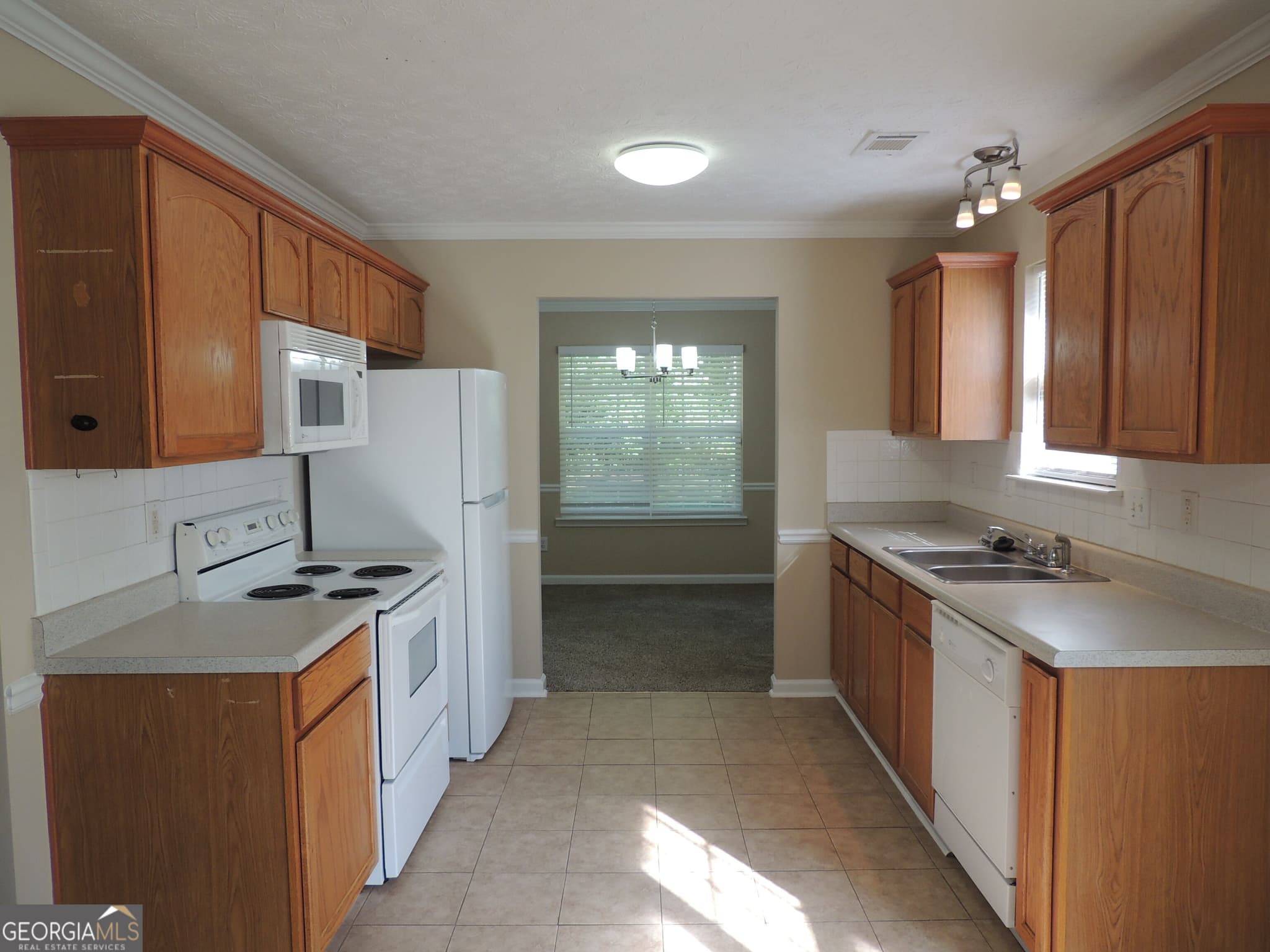 4 bedroom, 2 bathroom, 1,682 sq ft single family residence for sale at 3520 Imperial Hill Drive, Snellville, GA 30039 — photo 6