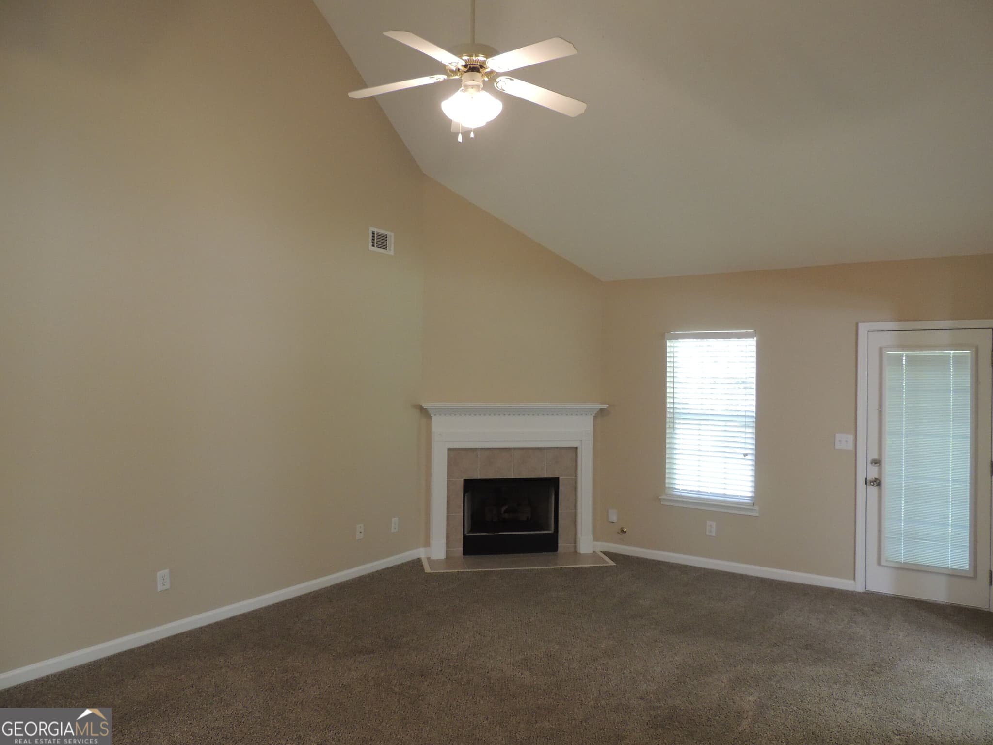 4 bedroom, 2 bathroom, 1,682 sq ft single family residence for sale at 3520 Imperial Hill Drive, Snellville, GA 30039 — photo 3