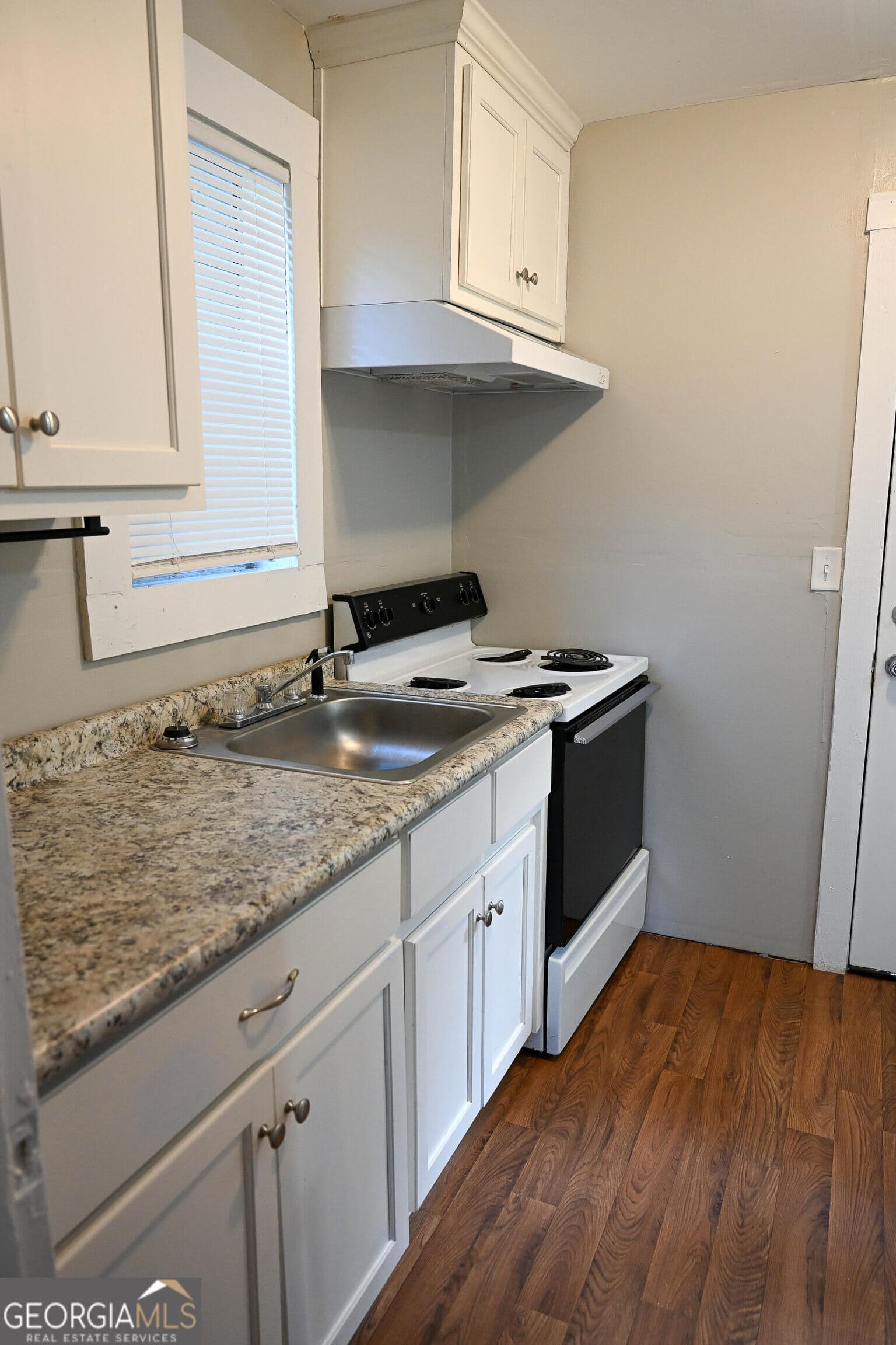 multi family,duplex for sale at 2413 Knox Drive, Valdosta, GA 31602 — photo 5