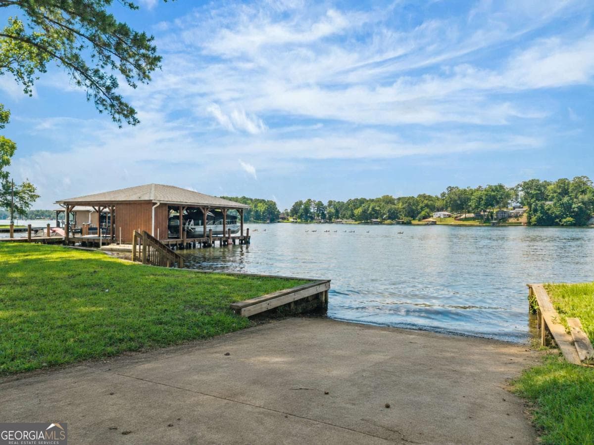 5 bedroom, 3.5 bathroom, 2,955 sq ft single family residence for sale at 138 SE Spurgeon Drive, Milledgeville, GA 31061 — photo 8