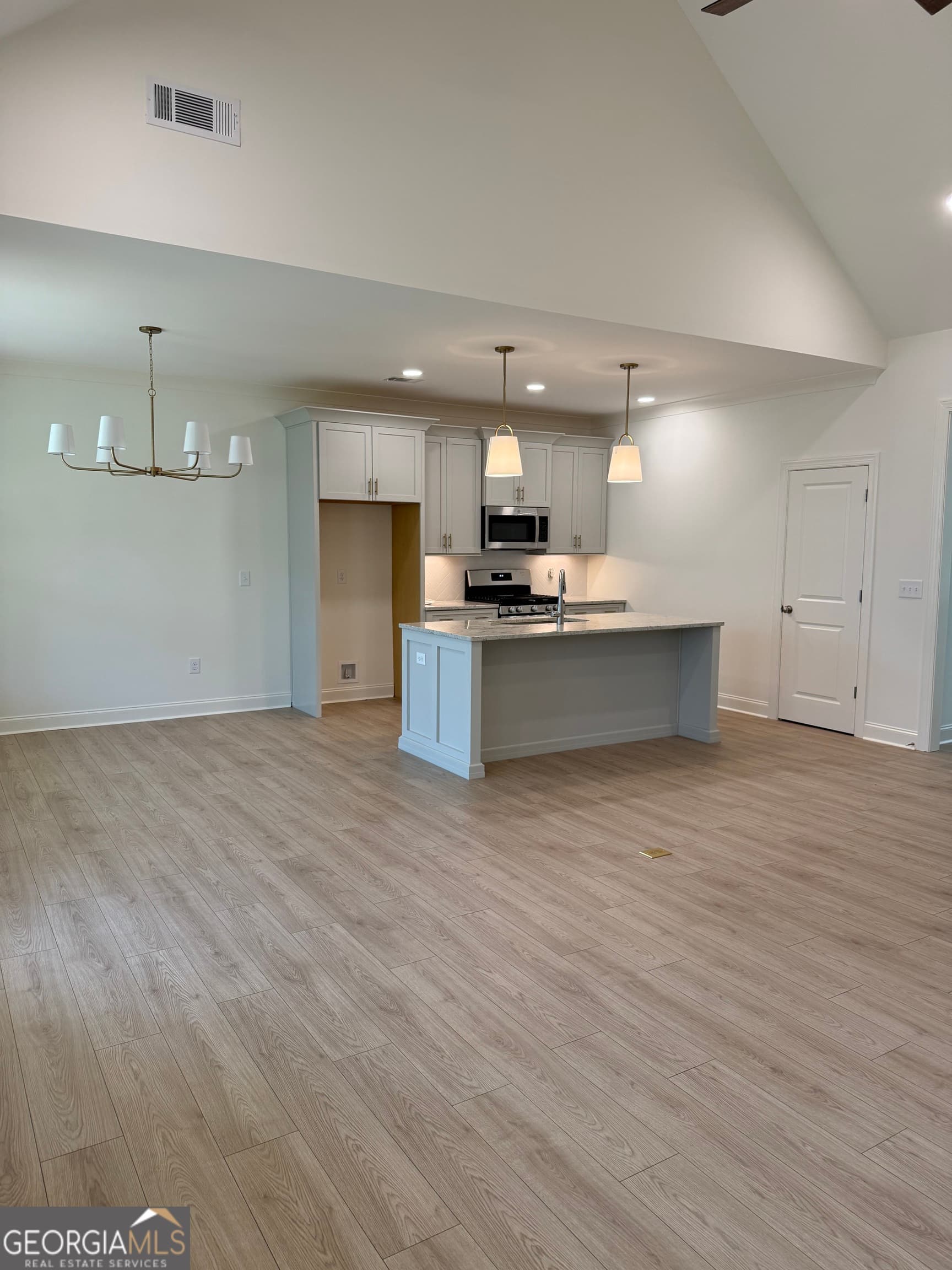 2 bedroom, 2.5 bathroom, 1,494 sq ft single family residence for sale at 106 Live Oak Lane, Carrollton, GA 30117 — photo 4