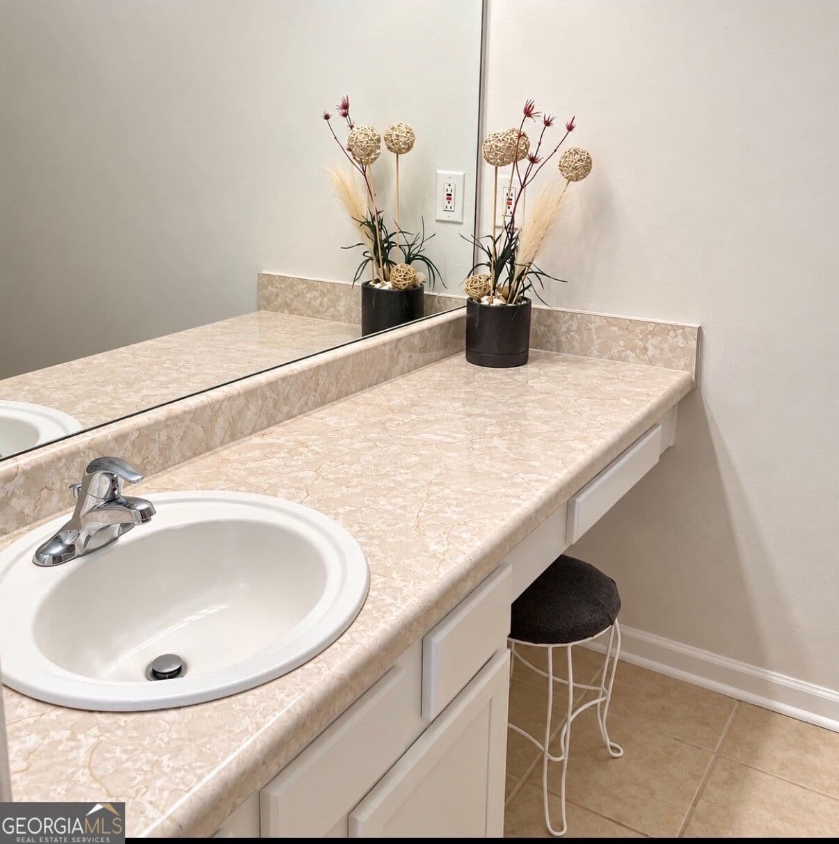 4 bedroom, 2.5 bathroom, 2,258 sq ft single family residence for sale at 930 New Hope Road, Atlanta, GA 30331 — photo 7