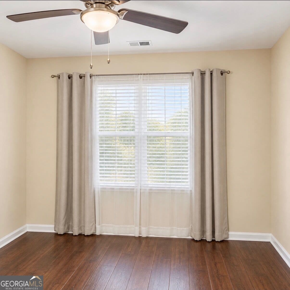 4 bedroom, 2.5 bathroom, 2,258 sq ft single family residence for sale at 930 New Hope Road, Atlanta, GA 30331 — photo 3